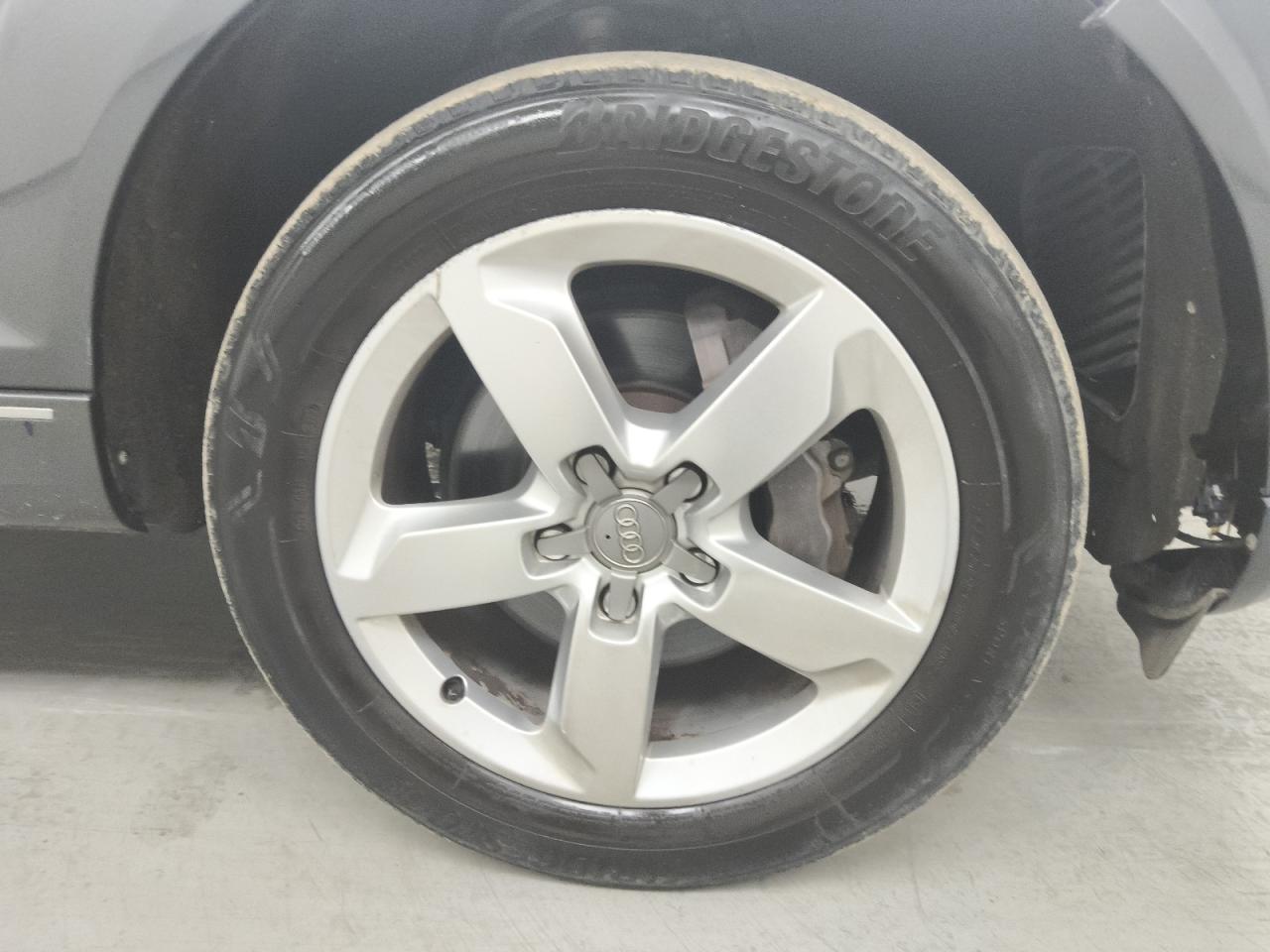 2015 Audi Q7 Premium Plus Gray vin: WA1LGAFEXFD016963 Damage: Right Front Wheel, Curb Rash, > 12 Inches