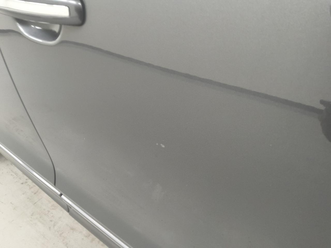 2015 Audi Q7 Premium Plus Gray vin: WA1LGAFEXFD016963 Damage: Right Front Door, Heavy Scratch, 1/8 To 1/2 Inch