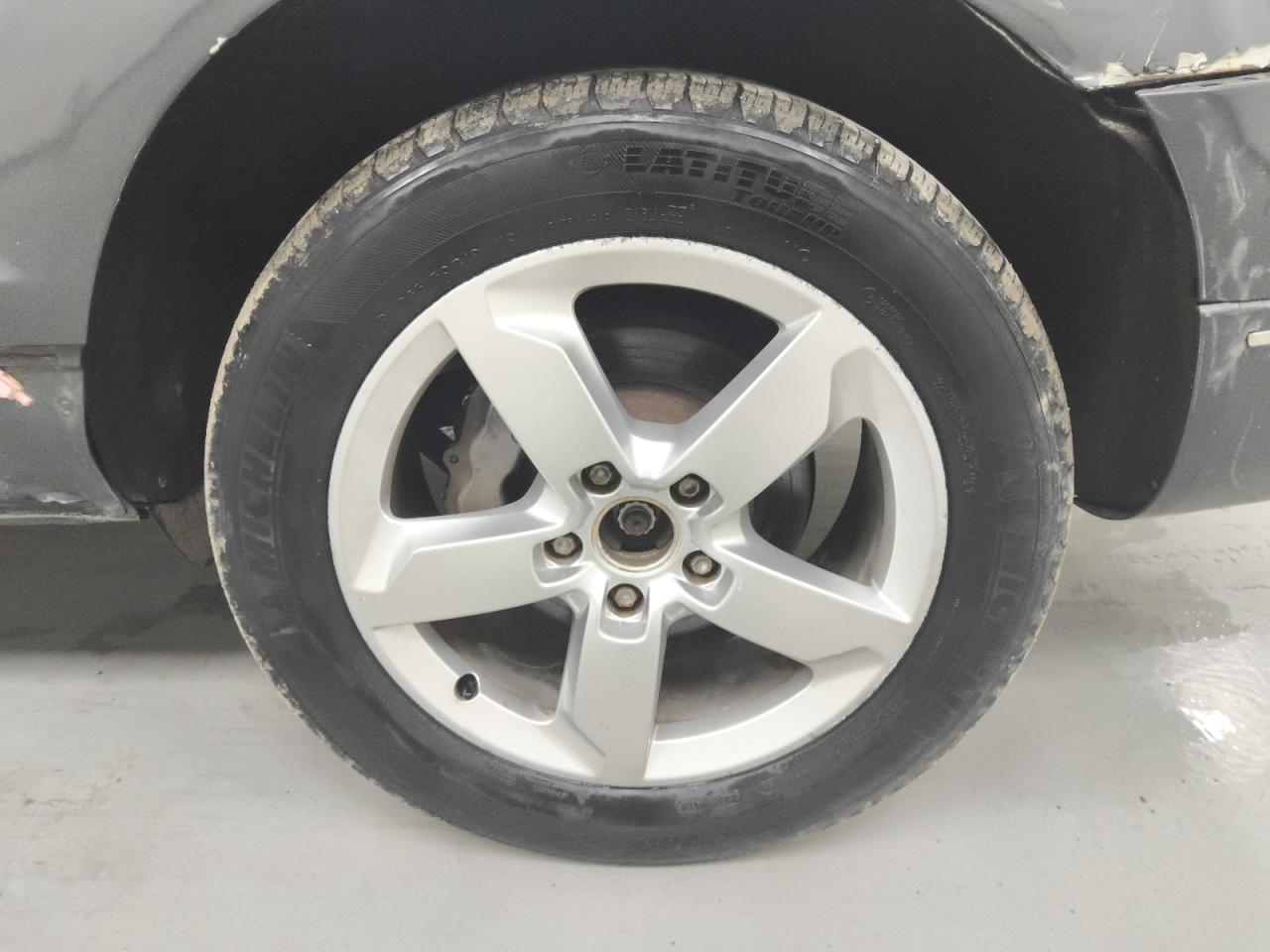 2015 Audi Q7 Premium Plus Gray vin: WA1LGAFEXFD016963 Damage: Left Rear Wheel, Curb Rash, > 12 Inches