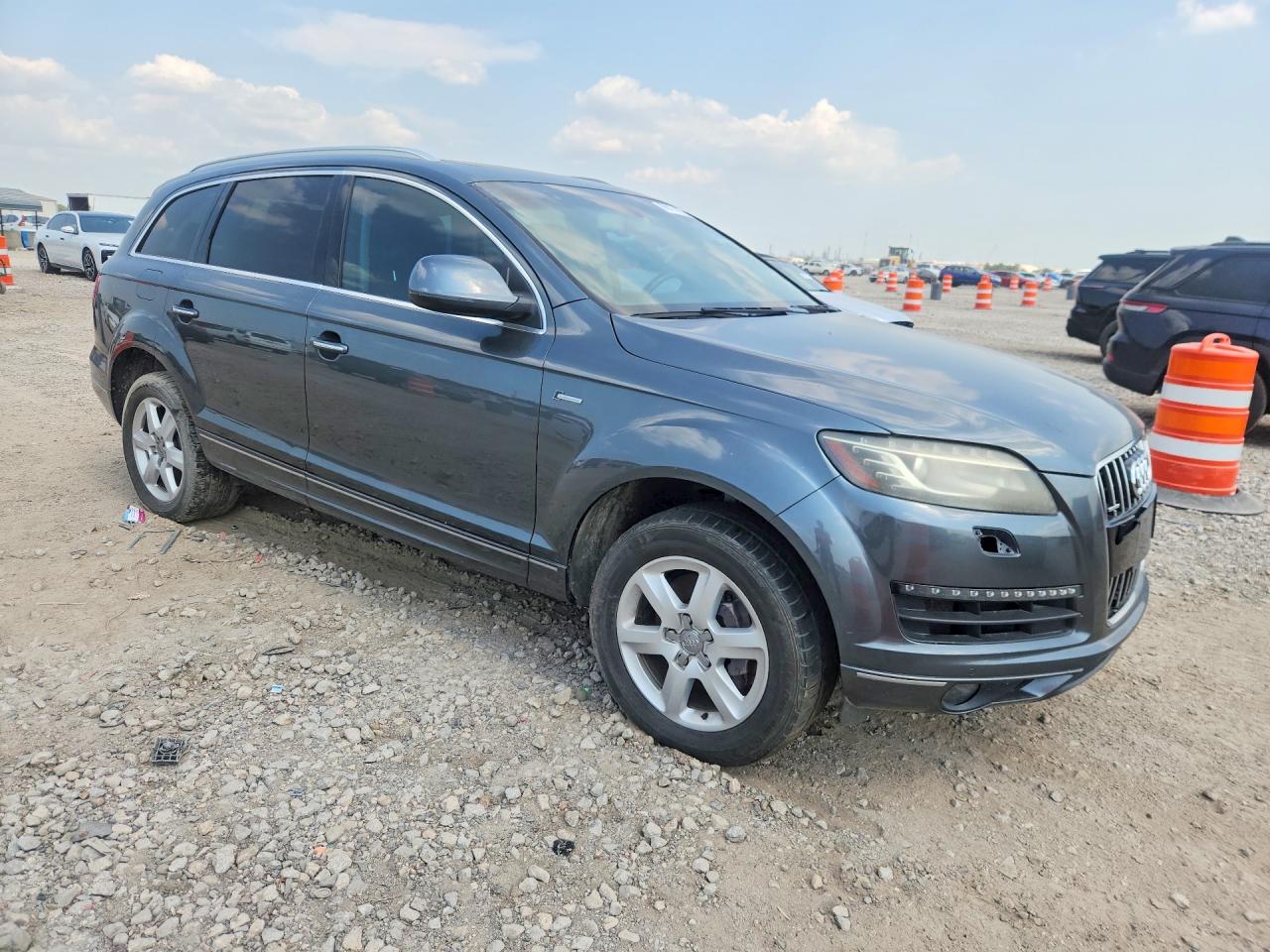 2015 Audi Q7 Premium Plus Gray vin: WA1LGAFEXFD022634