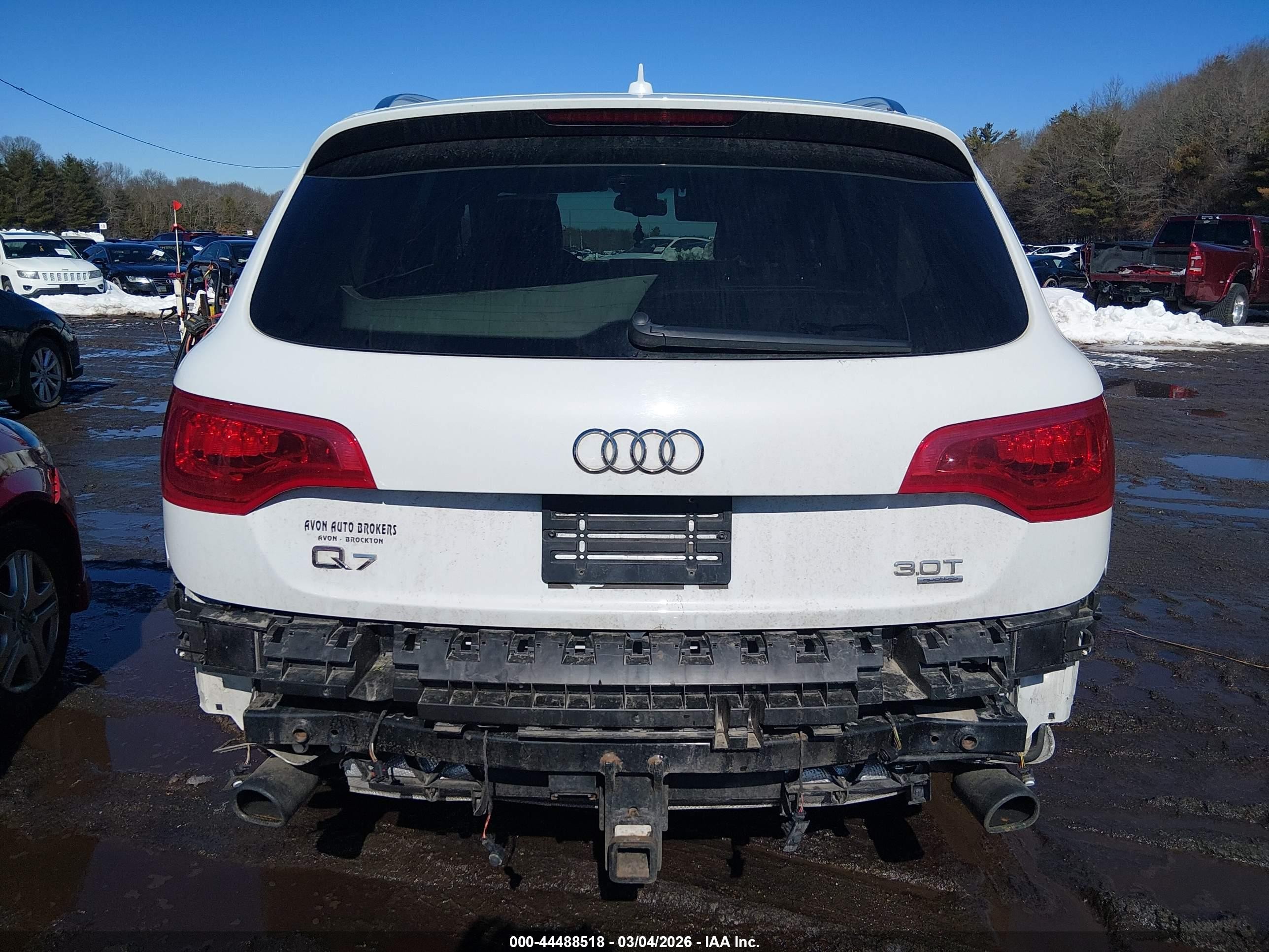 2015 Audi Q7 3.0t Premium White vin: WA1LGAFEXFD025937