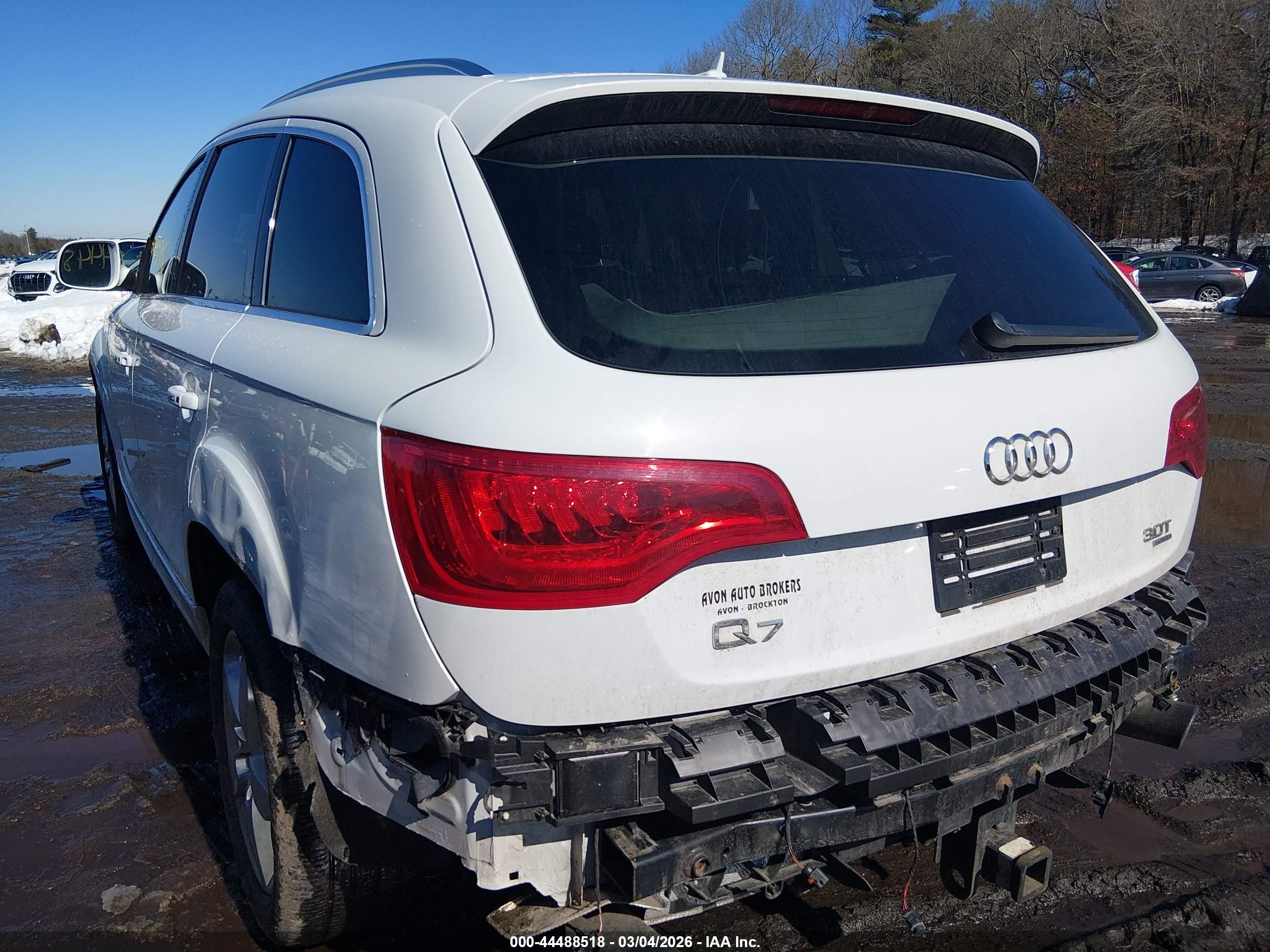 2015 Audi Q7 3.0t Premium White vin: WA1LGAFEXFD025937