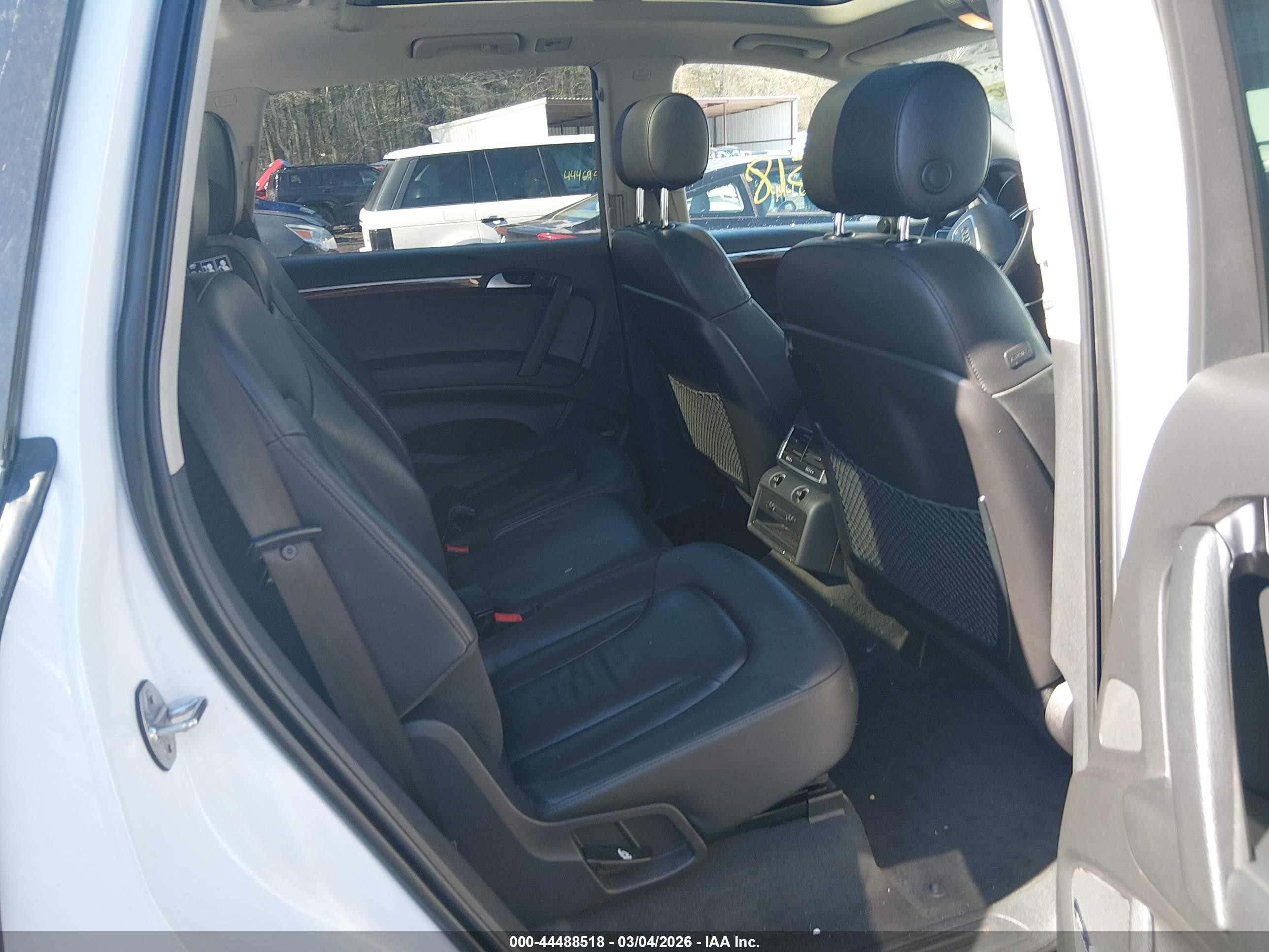 2015 Audi Q7 3.0t Premium White vin: WA1LGAFEXFD025937