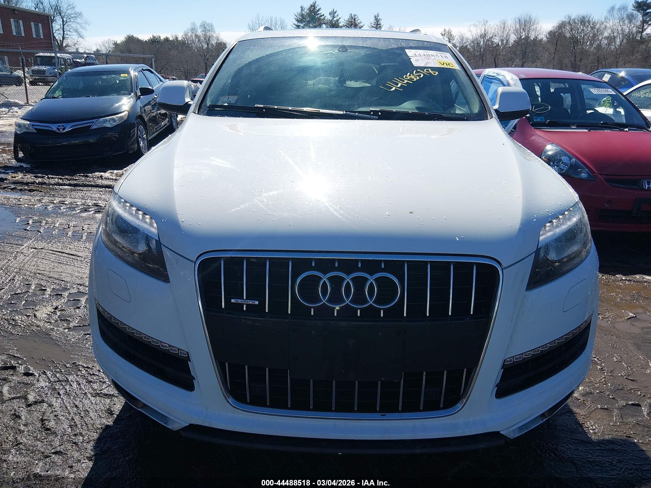 2015 Audi Q7 3.0t Premium White vin: WA1LGAFEXFD025937