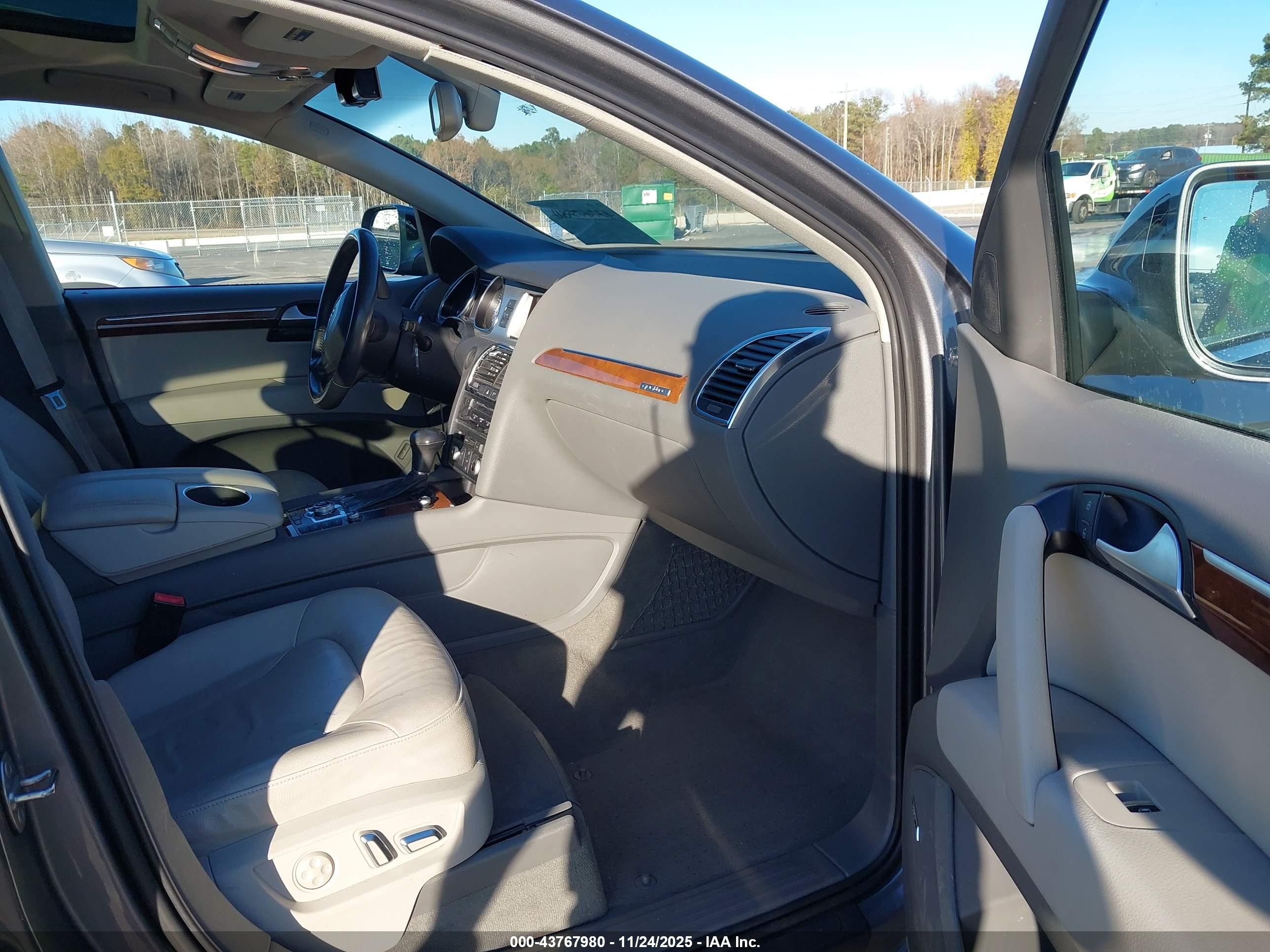 2014 Audi Q7 3.0t Premium Gray vin: WA1LGBFE8ED006193