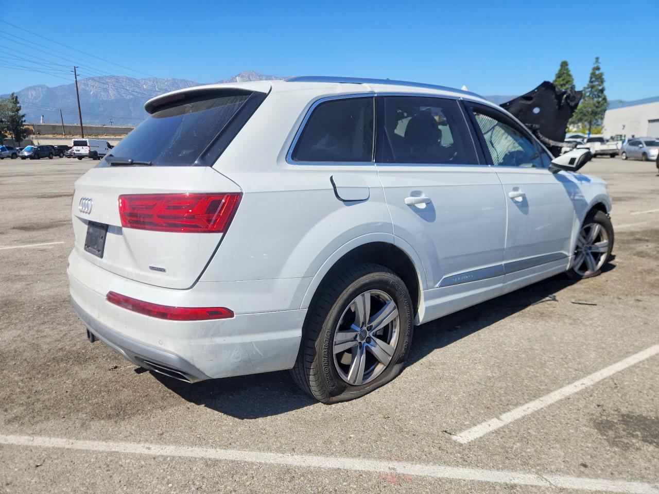 2018 Audi Q7 Premium Plus White vin: WA1LHAF72JD000974