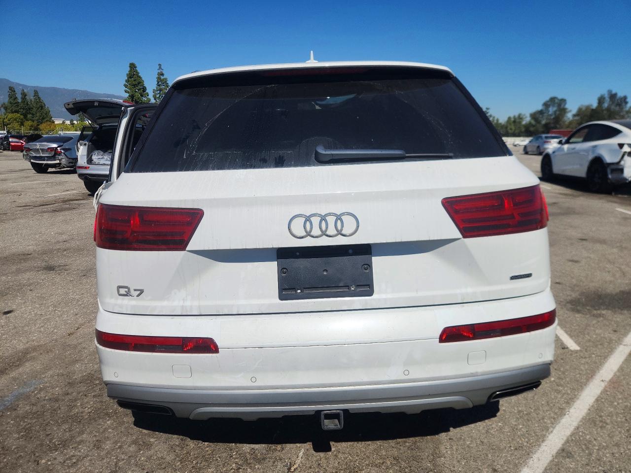 2018 Audi Q7 Premium Plus White vin: WA1LHAF72JD000974