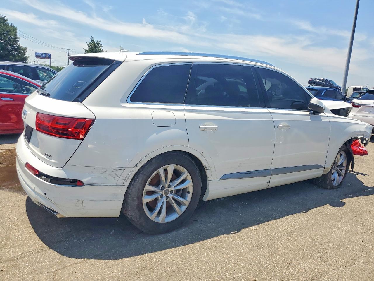 2018 Audi Q7 Premium Plus White vin: WA1LHAF73JD036253