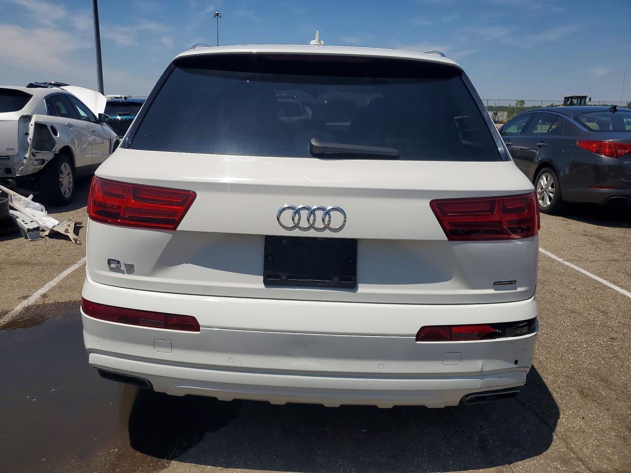 2018 Audi Q7 Premium Plus White vin: WA1LHAF73JD036253