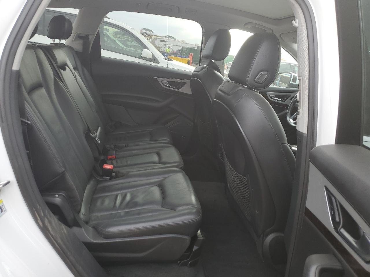 2019 Audi Q7 Premium Plus White vin: WA1LHAF75KD040015