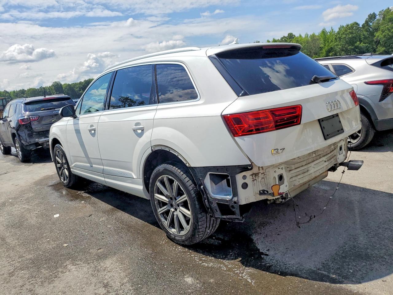 2018 Audi Q7 Premium Plus Белый vin: WA1LHAF78JD044350