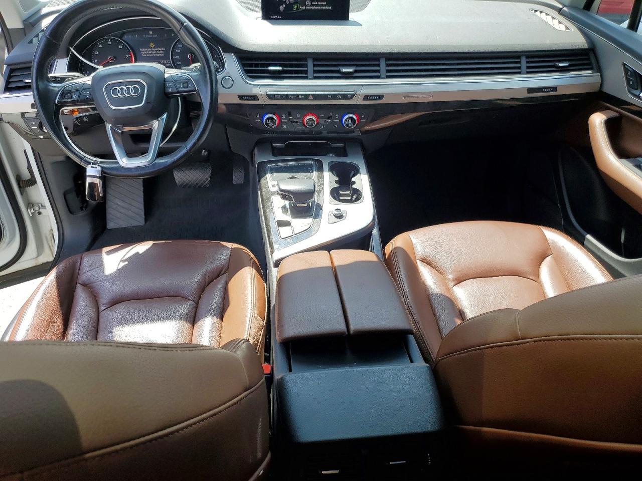2018 Audi Q7 Premium Plus Белый vin: WA1LHAF78JD044350