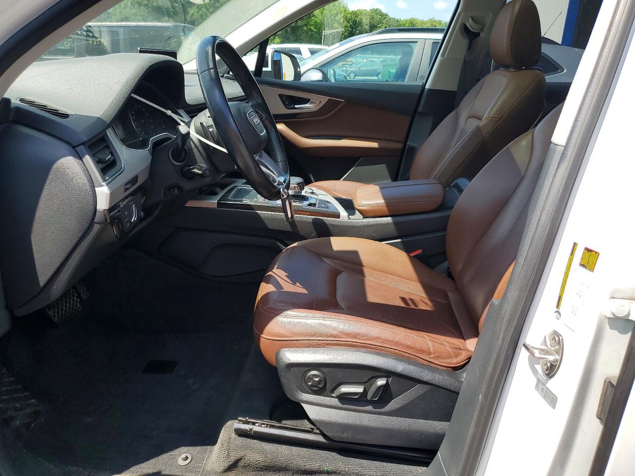 2018 Audi Q7 Premium Plus Белый vin: WA1LHAF78JD044350