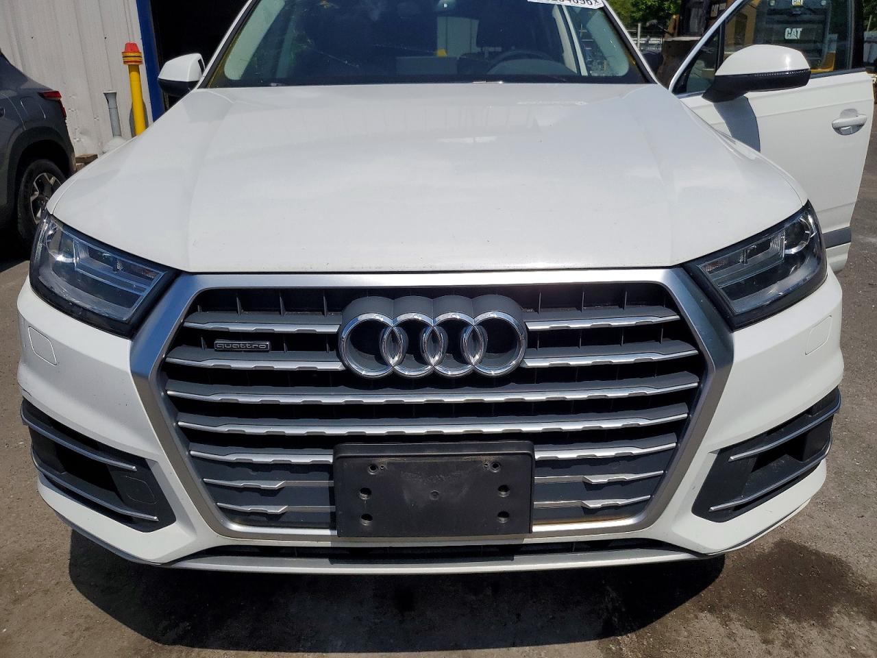 2018 Audi Q7 Premium Plus Белый vin: WA1LHAF78JD044350