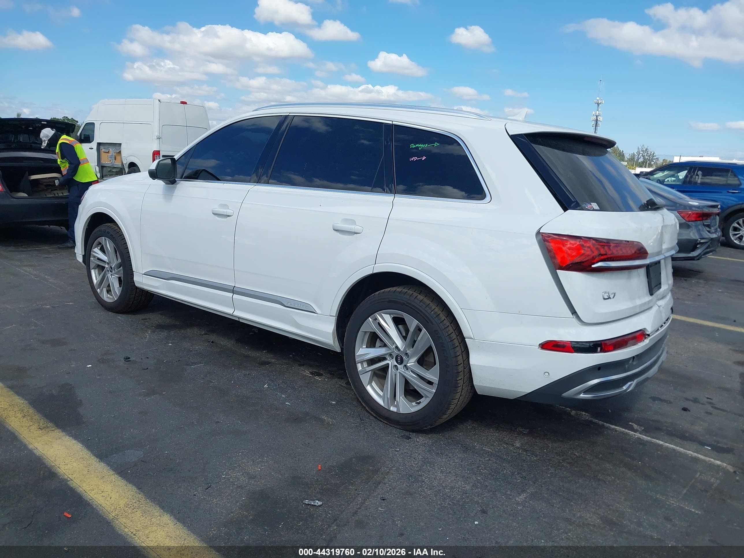 2021 Audi Q7 Premium Plus 45 Tfsi Quattro Tiptronic White vin: WA1LJAF73MD040425