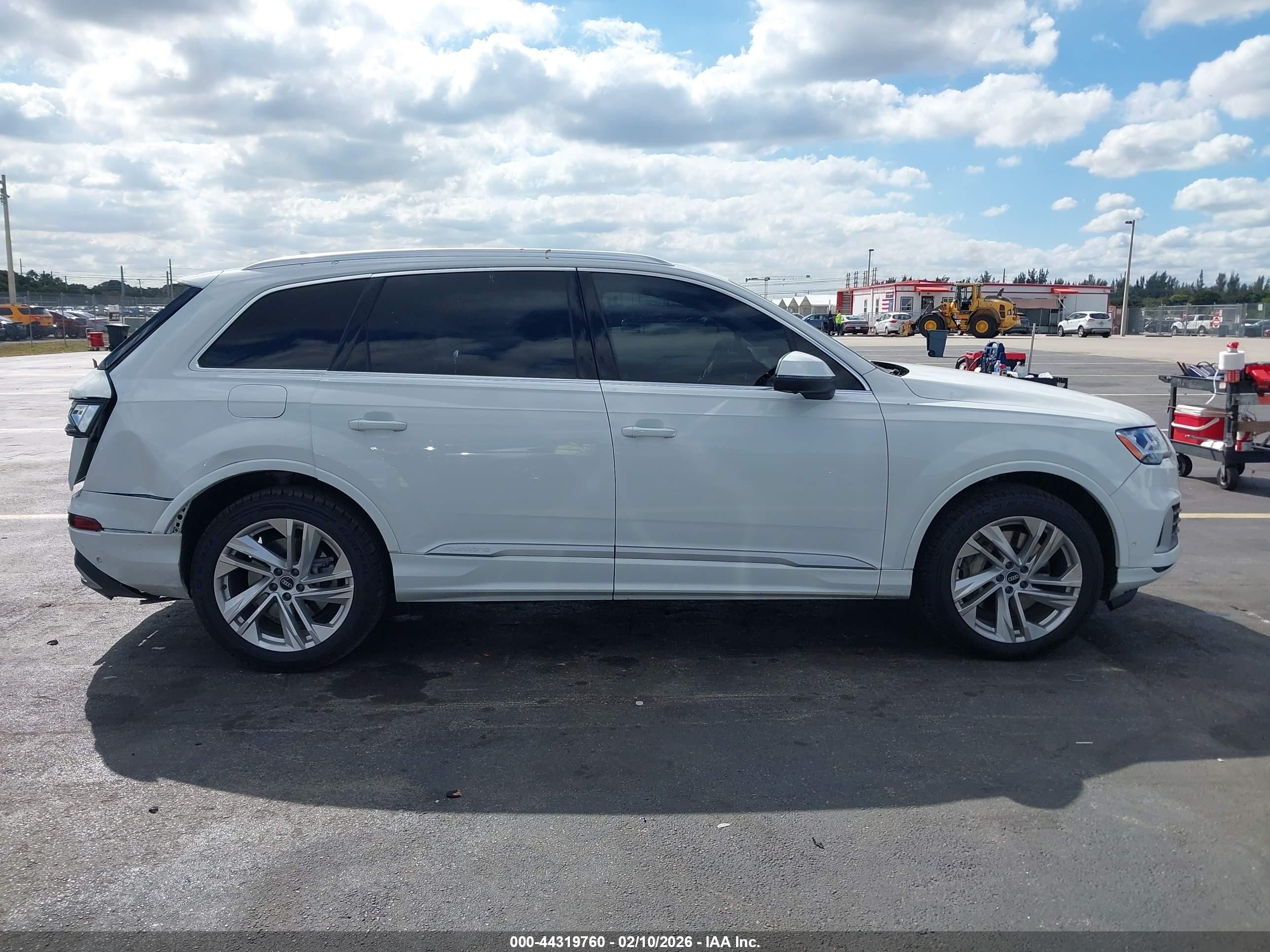 2021 Audi Q7 Premium Plus 45 Tfsi Quattro Tiptronic White vin: WA1LJAF73MD040425