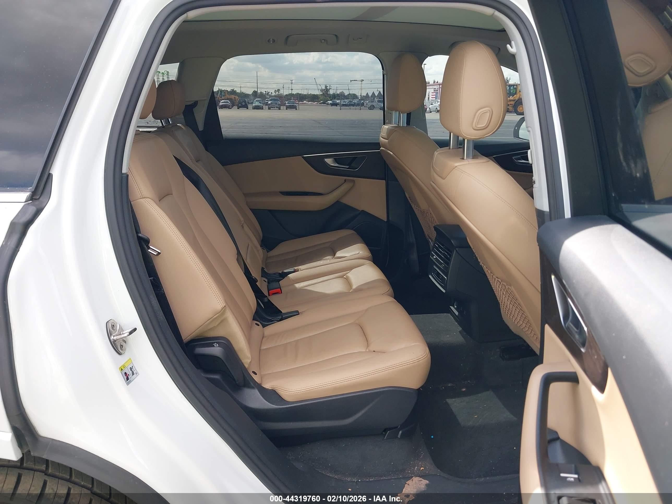 2021 Audi Q7 Premium Plus 45 Tfsi Quattro Tiptronic White vin: WA1LJAF73MD040425