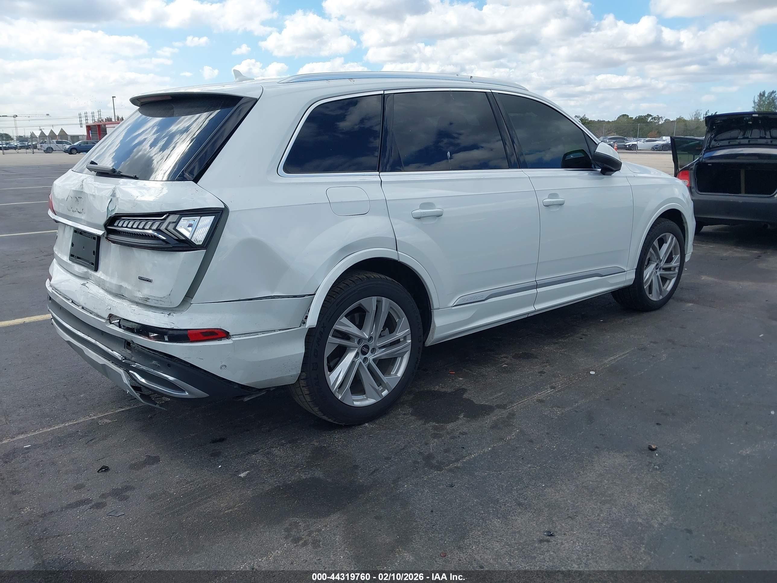 2021 Audi Q7 Premium Plus 45 Tfsi Quattro Tiptronic White vin: WA1LJAF73MD040425