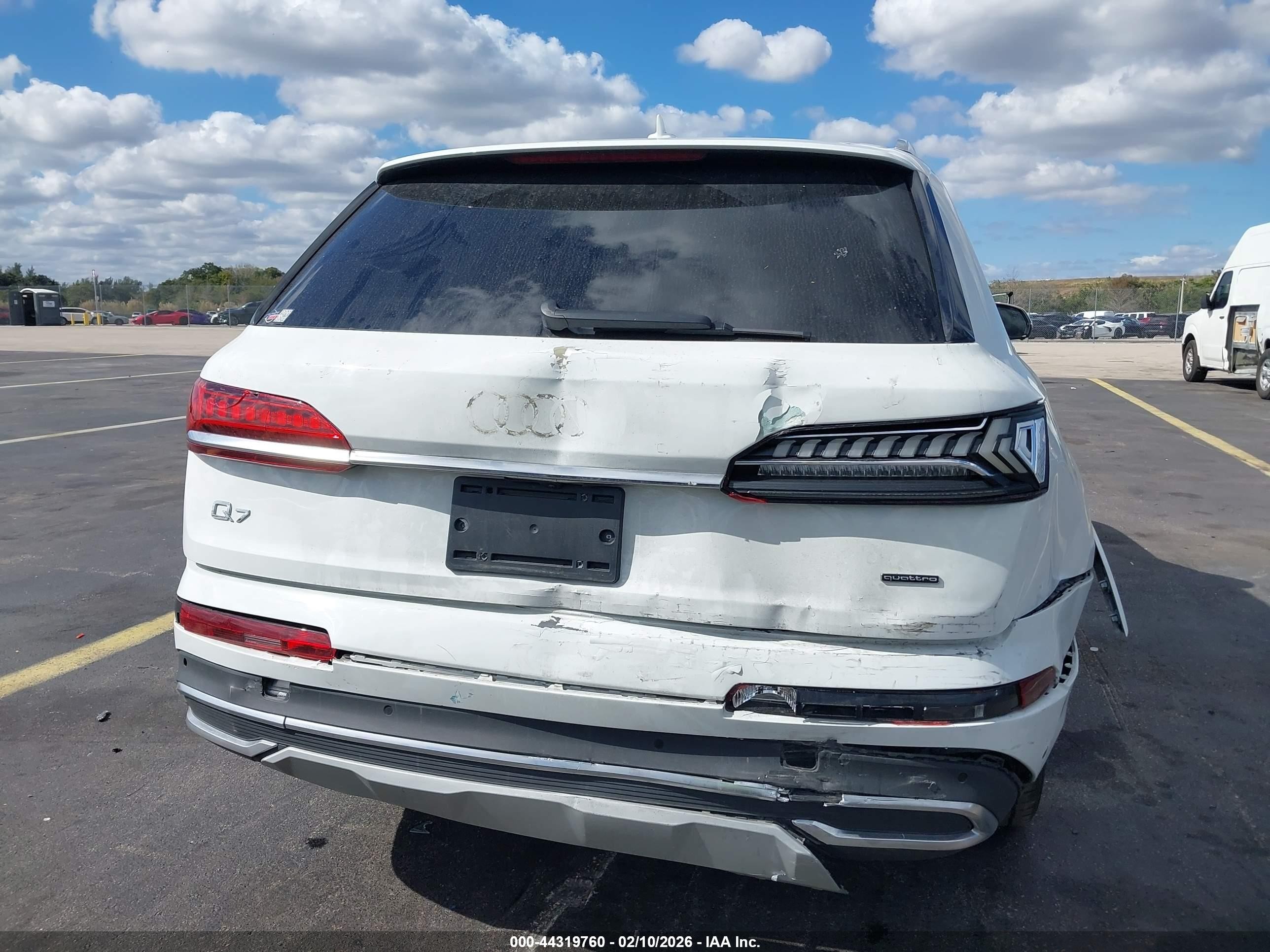 2021 Audi Q7 Premium Plus 45 Tfsi Quattro Tiptronic White vin: WA1LJAF73MD040425