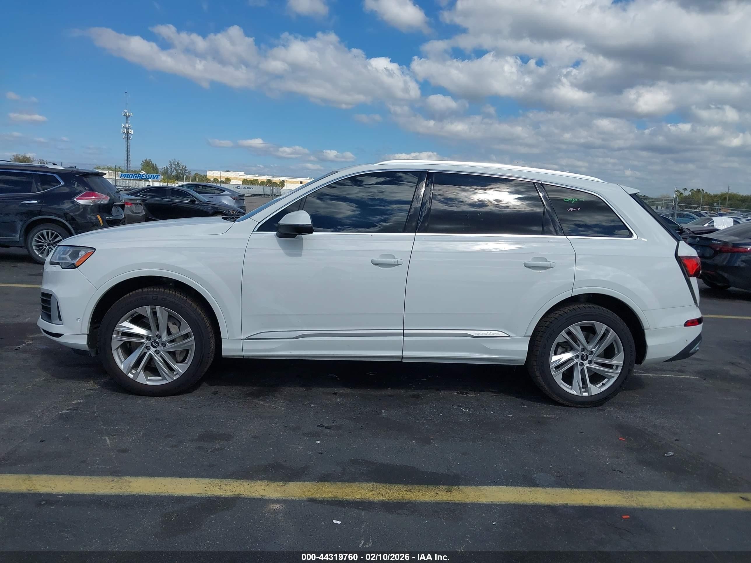 2021 Audi Q7 Premium Plus 45 Tfsi Quattro Tiptronic White vin: WA1LJAF73MD040425