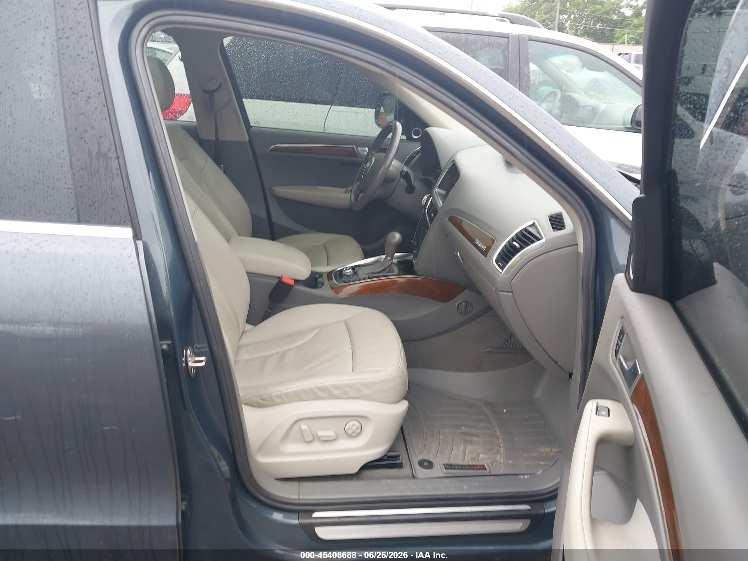 2010 Audi Q5 3.2 Premium Gray vin: WA1LKAFP0AA048749