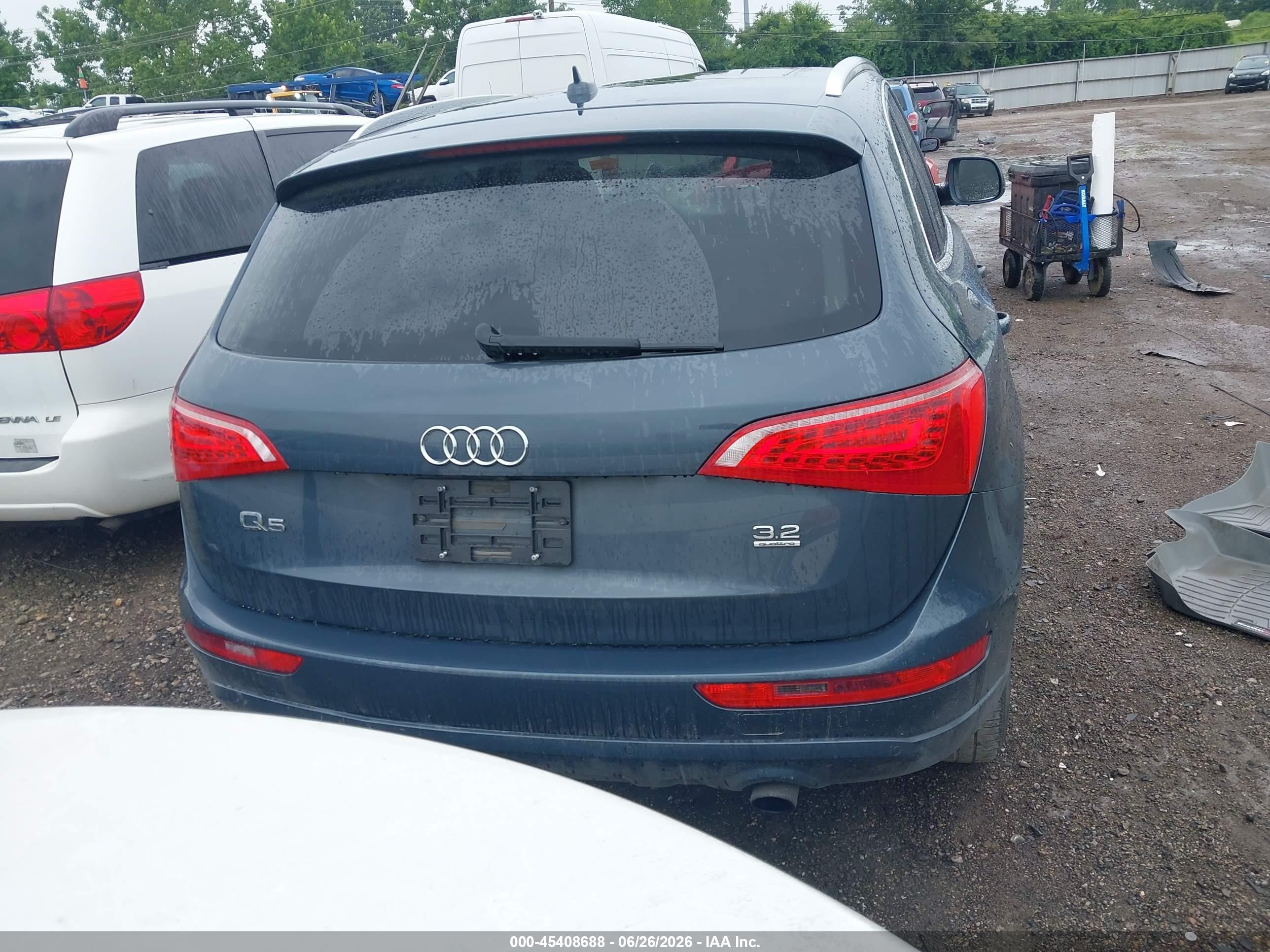 2010 Audi Q5 3.2 Premium Gray vin: WA1LKAFP0AA048749