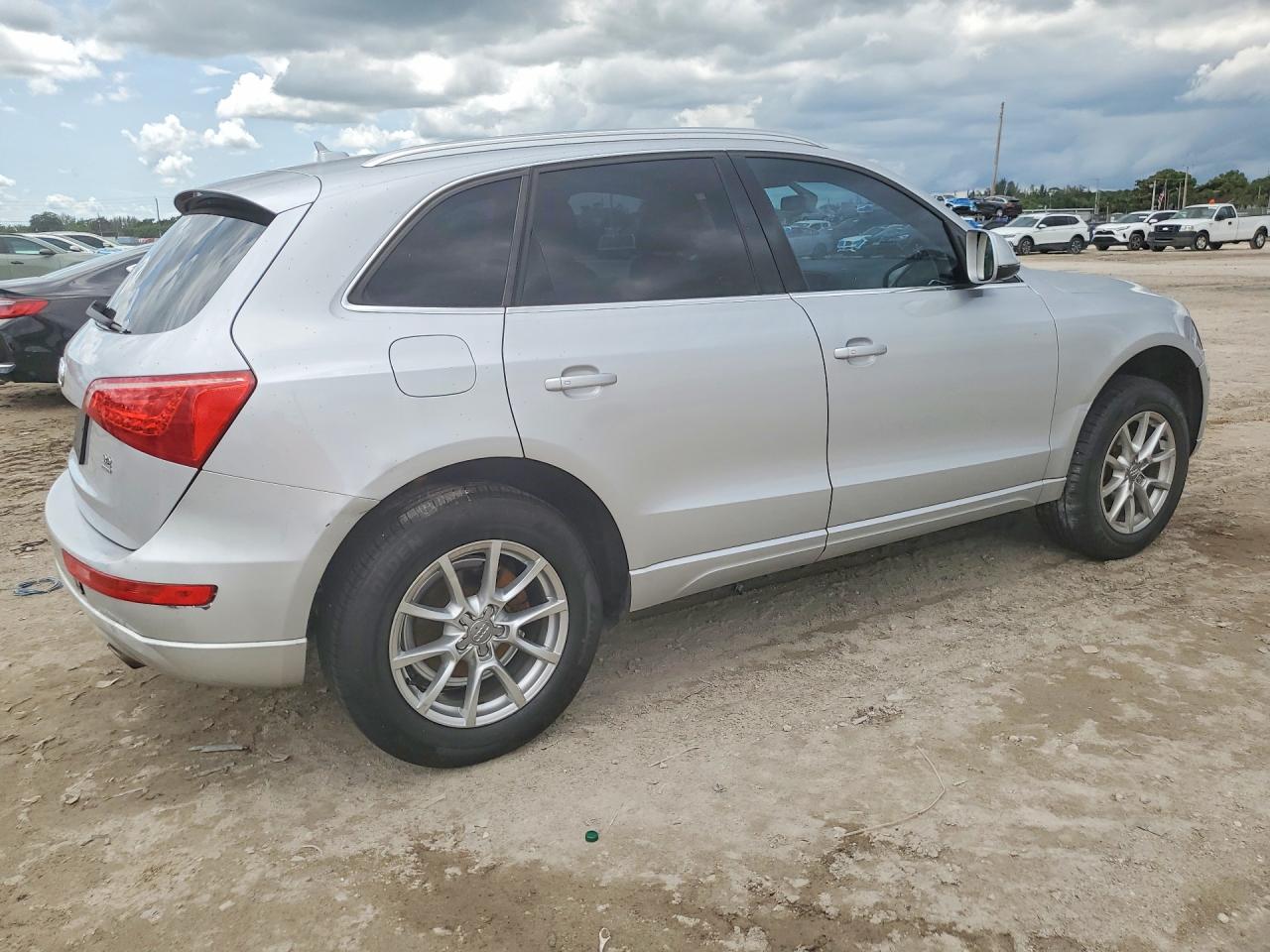 2010 Audi Q5 Premium Plus Silver vin: WA1LKAFP0AA098549