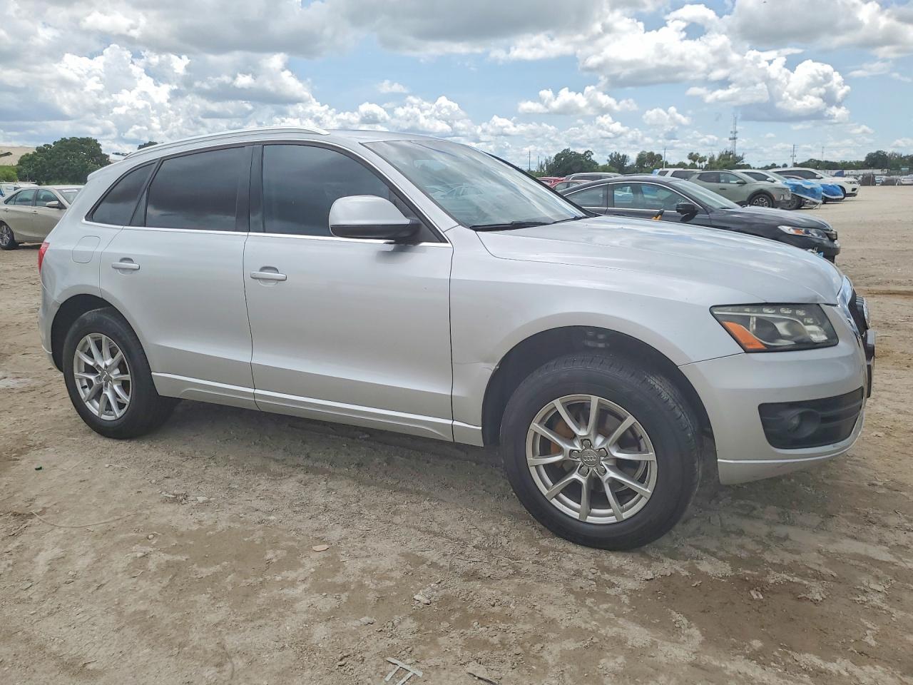 2010 Audi Q5 Premium Plus Silver vin: WA1LKAFP0AA098549