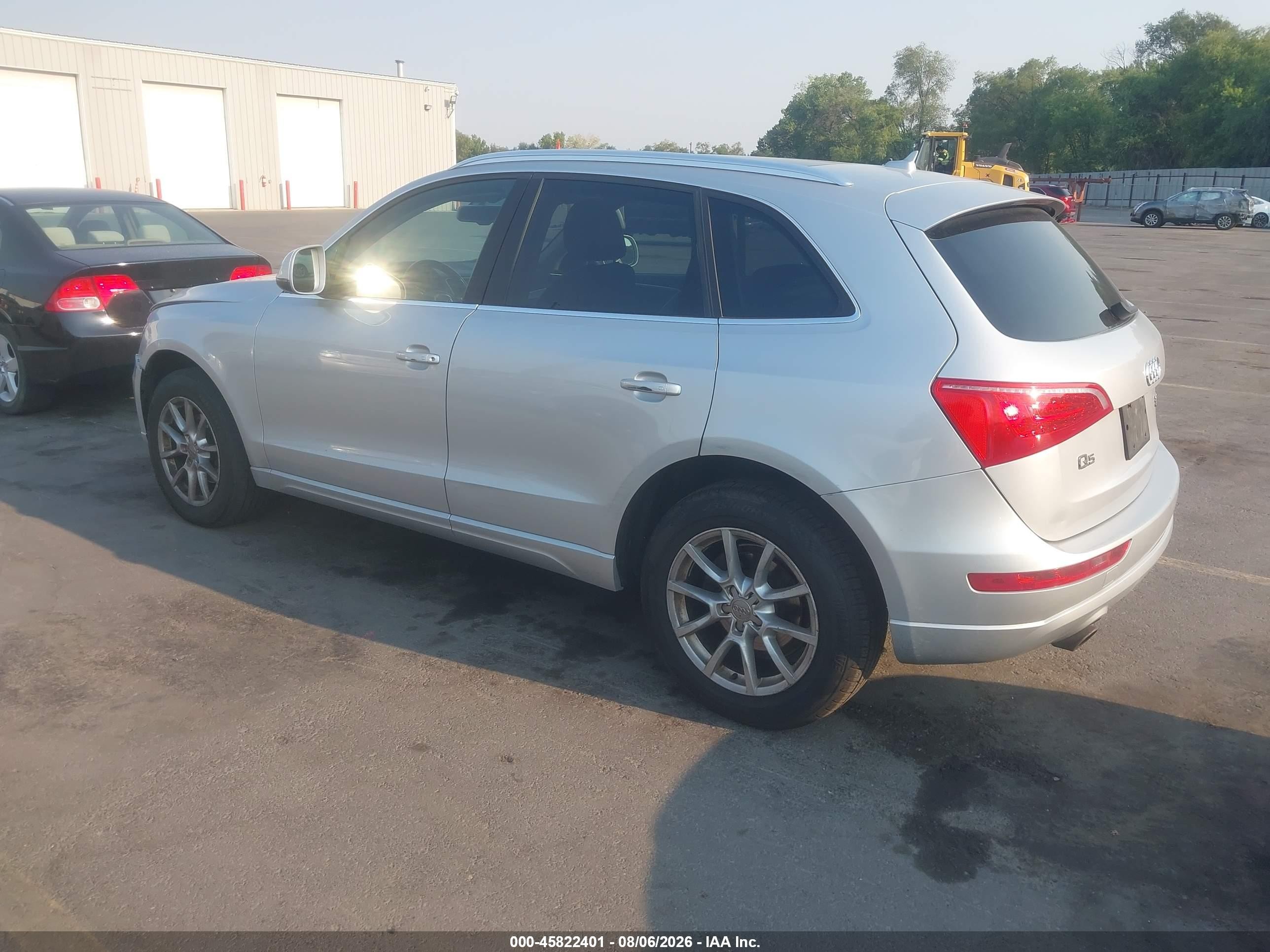 2010 Audi Q5 3.2 Premium Silver vin: WA1LKAFP0AA101336