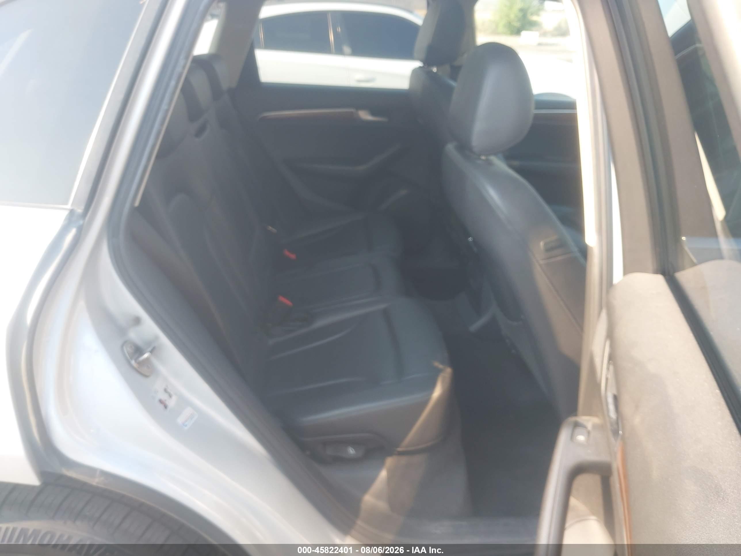 2010 Audi Q5 3.2 Premium Silver vin: WA1LKAFP0AA101336