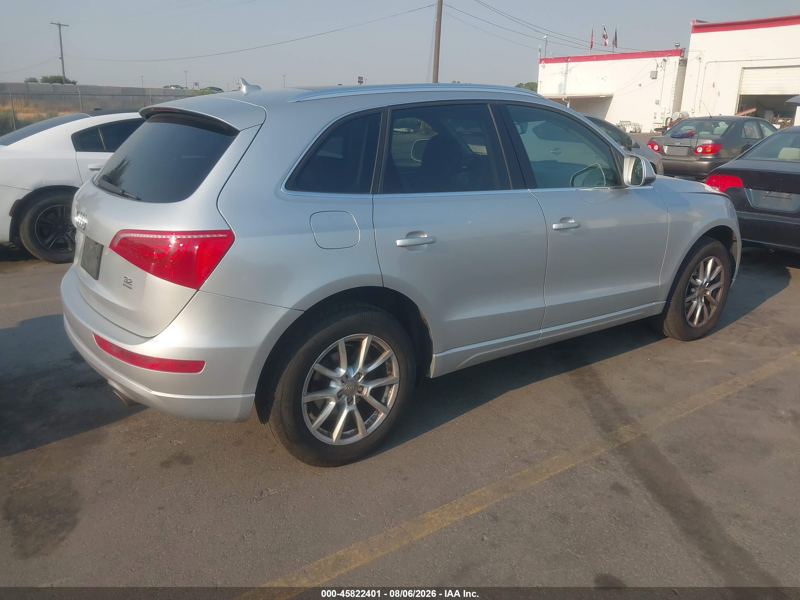 2010 Audi Q5 3.2 Premium Silver vin: WA1LKAFP0AA101336