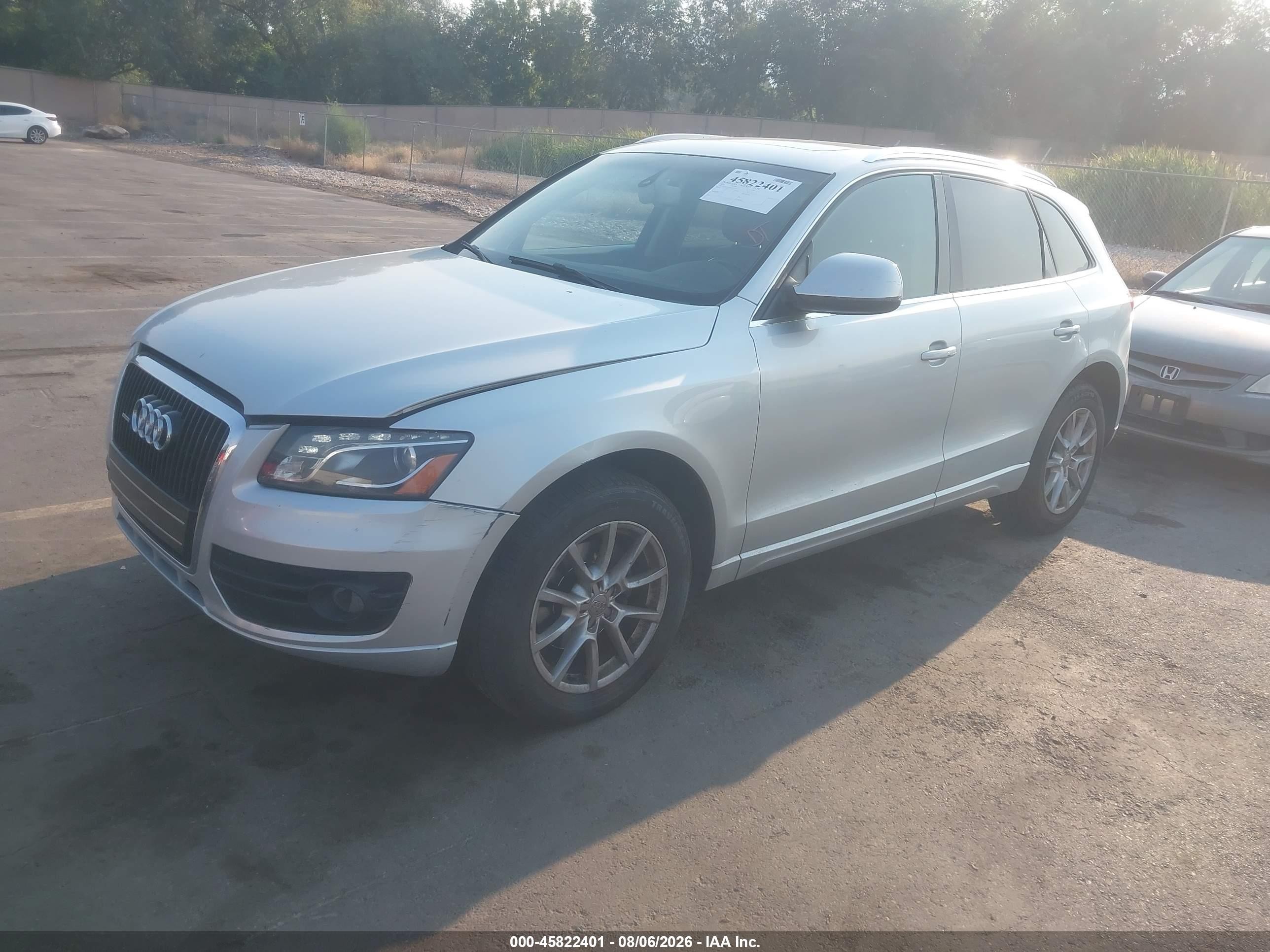 2010 Audi Q5 3.2 Premium Silver vin: WA1LKAFP0AA101336