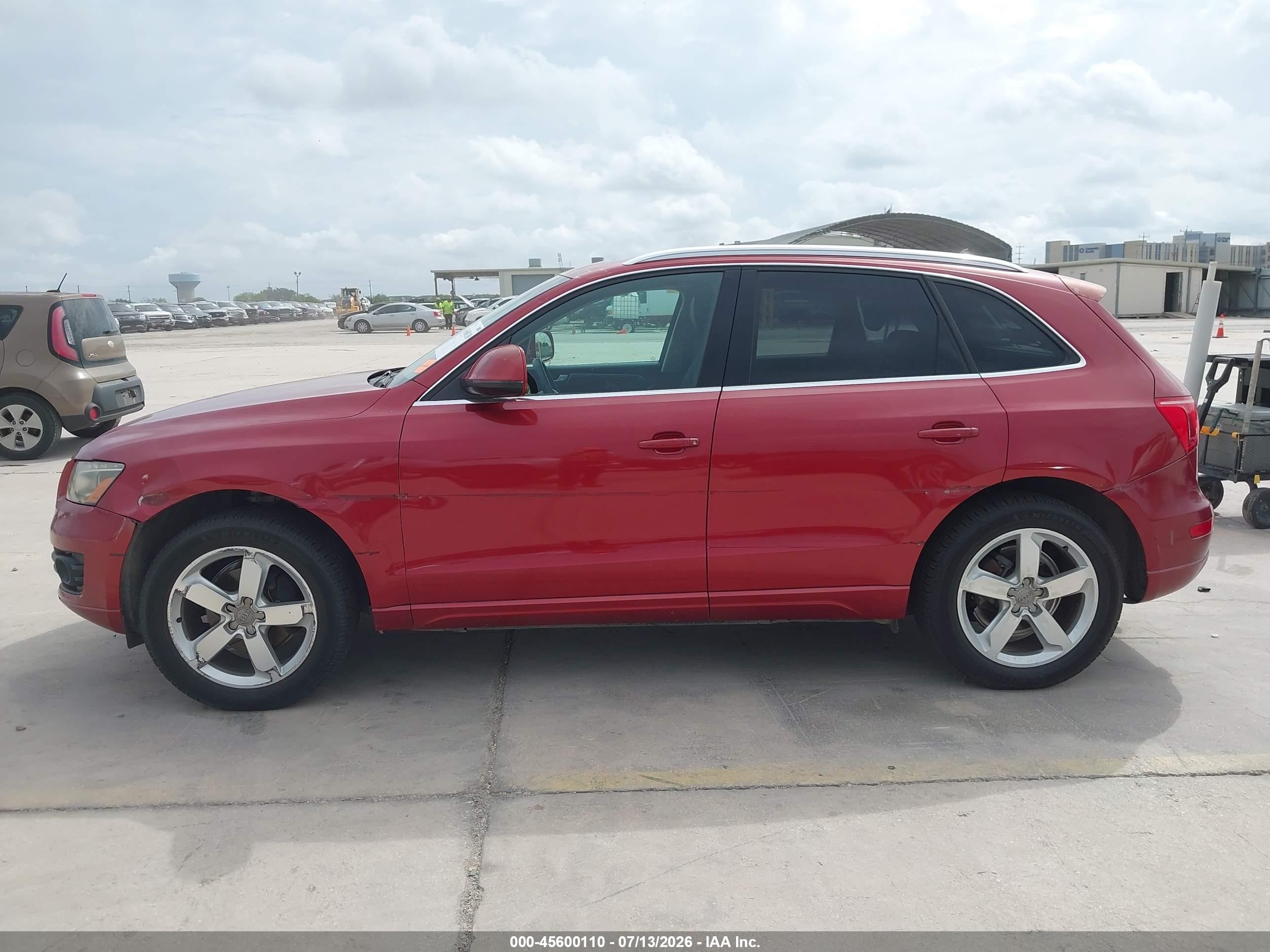 2010 Audi Q5 3.2 Premium Red vin: WA1LKAFP0AA112403