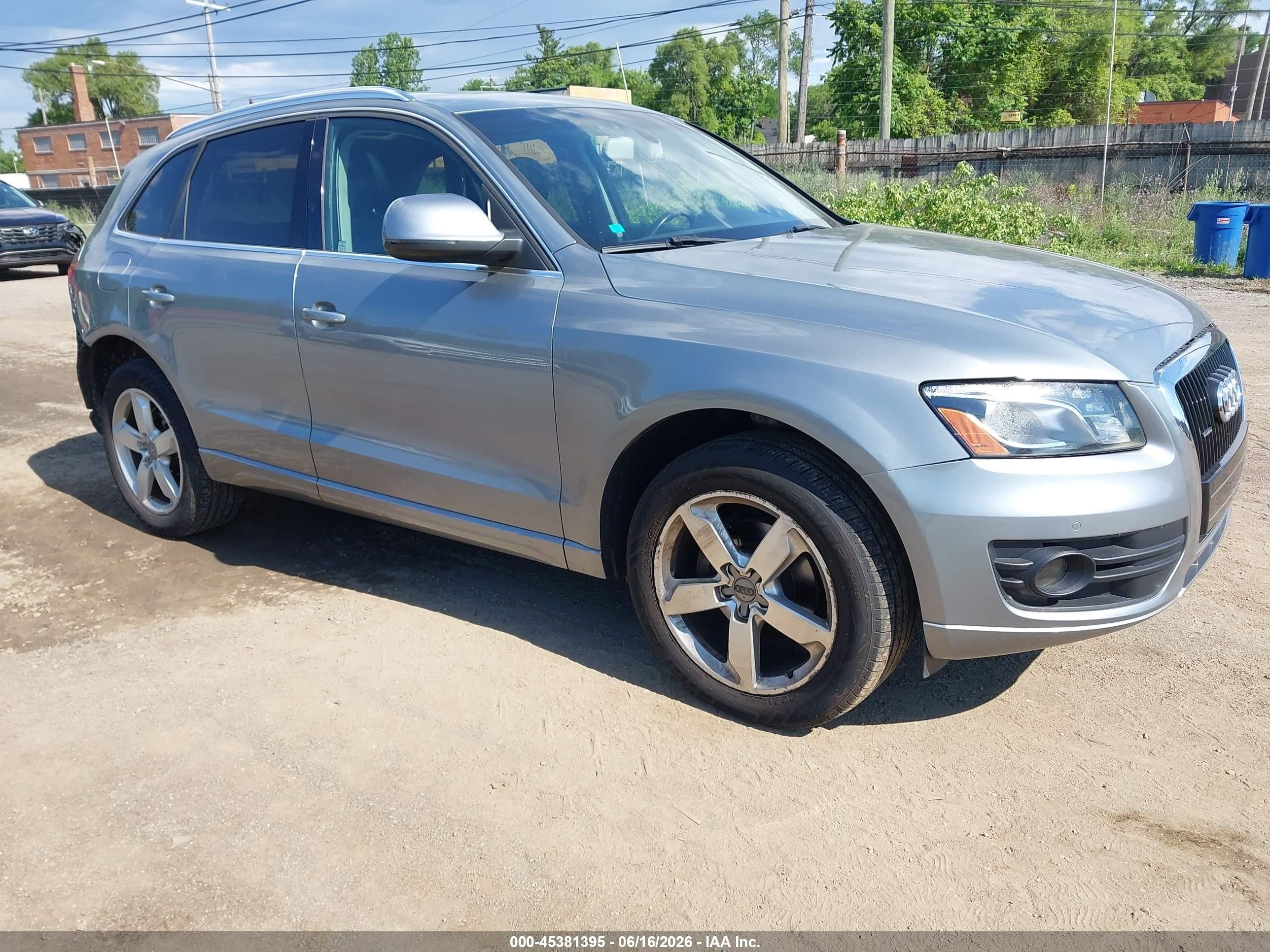 2010 Audi Q5 3.2 Premium Silver vin: WA1LKAFP1AA085356