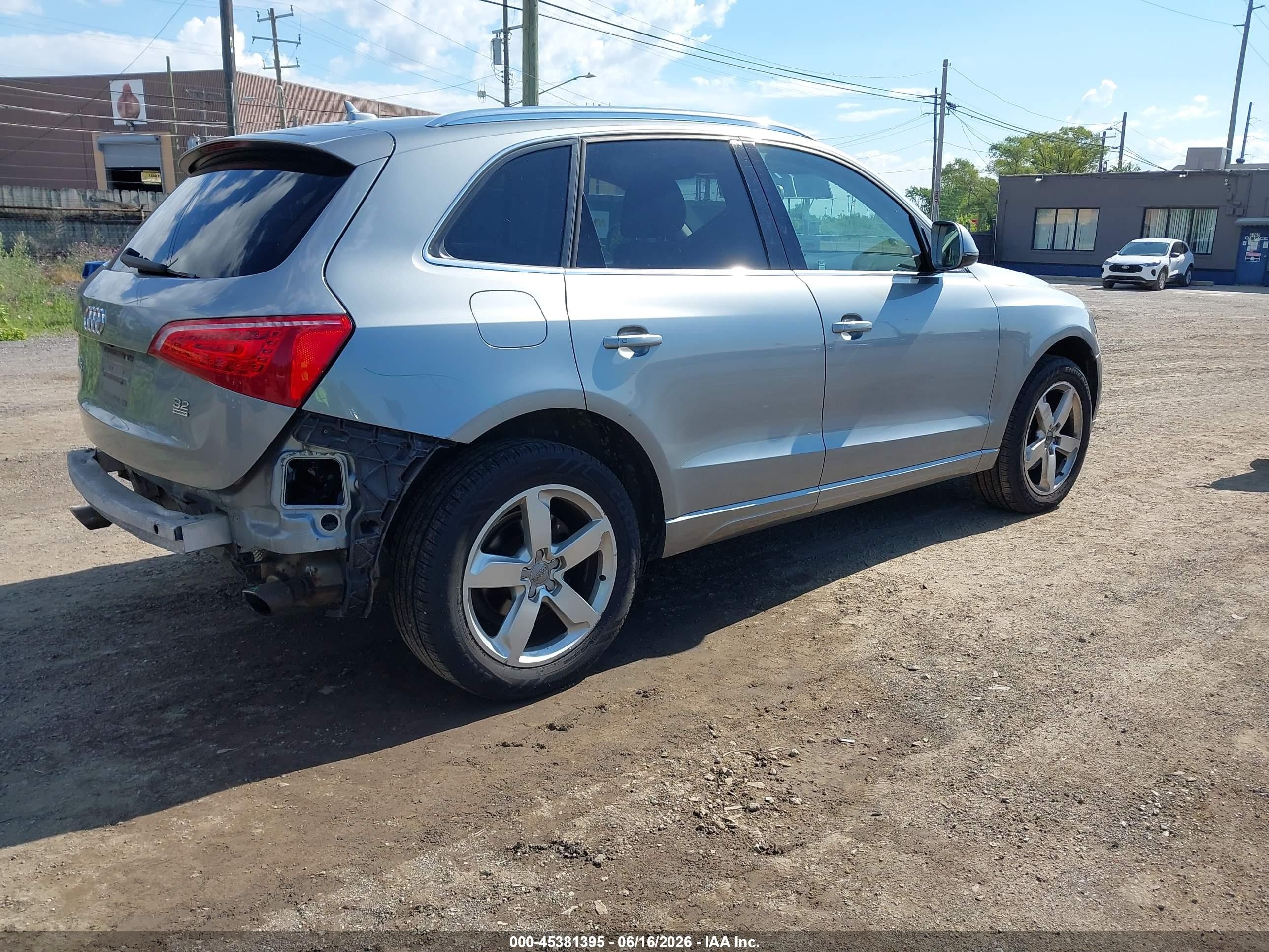 2010 Audi Q5 3.2 Premium Silver vin: WA1LKAFP1AA085356