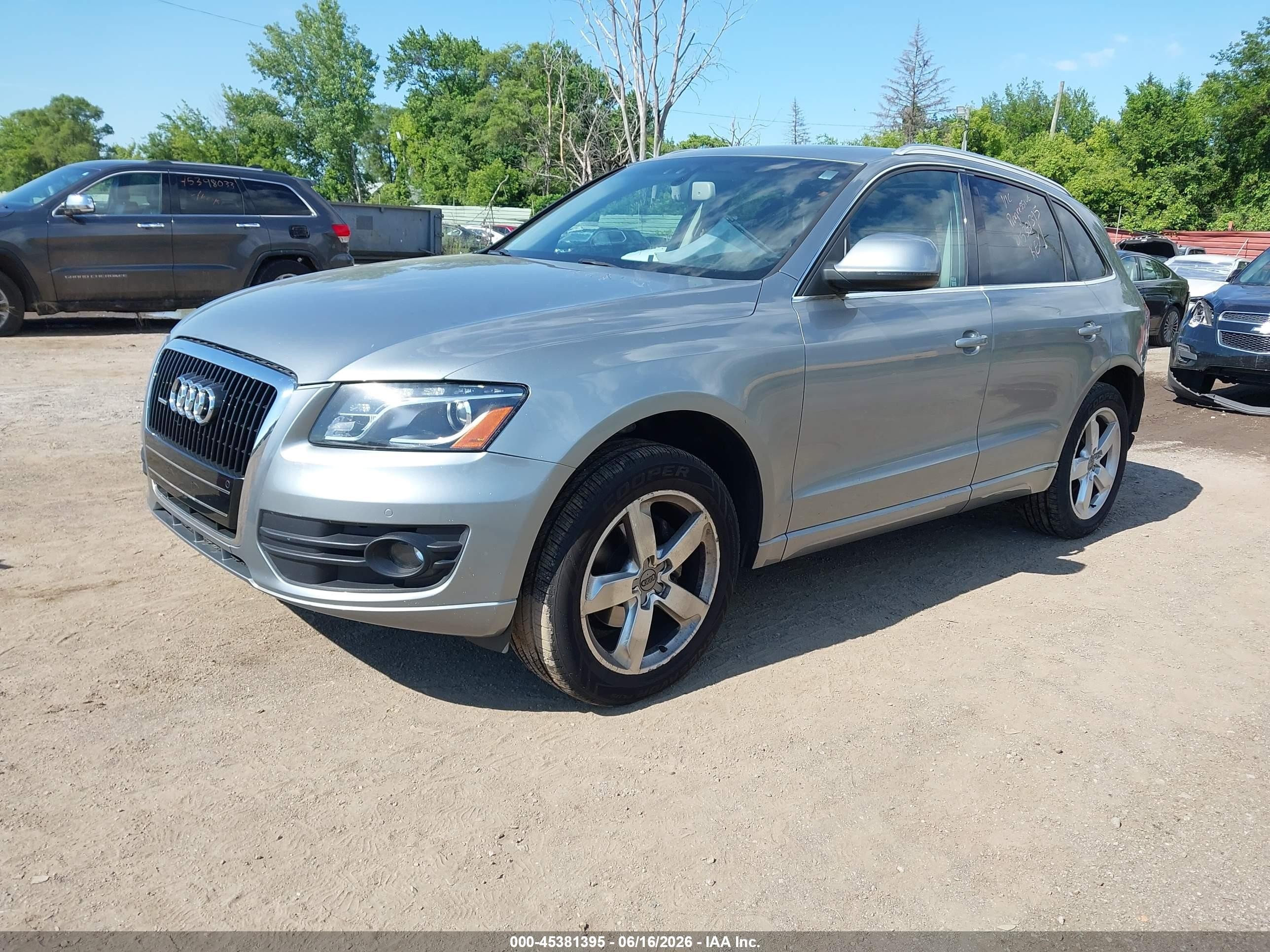 2010 Audi Q5 3.2 Premium Silver vin: WA1LKAFP1AA085356