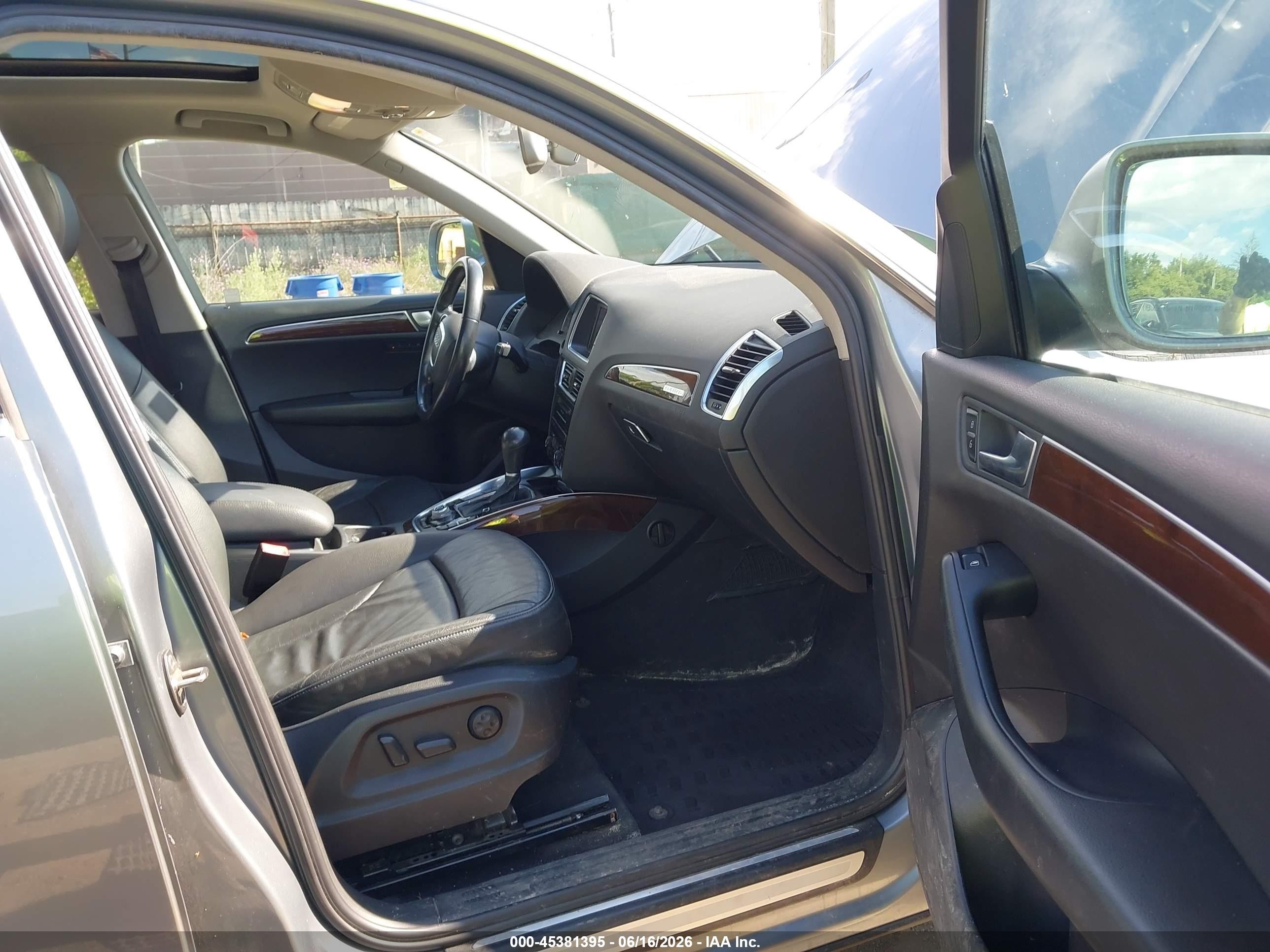 2010 Audi Q5 3.2 Premium Silver vin: WA1LKAFP1AA085356