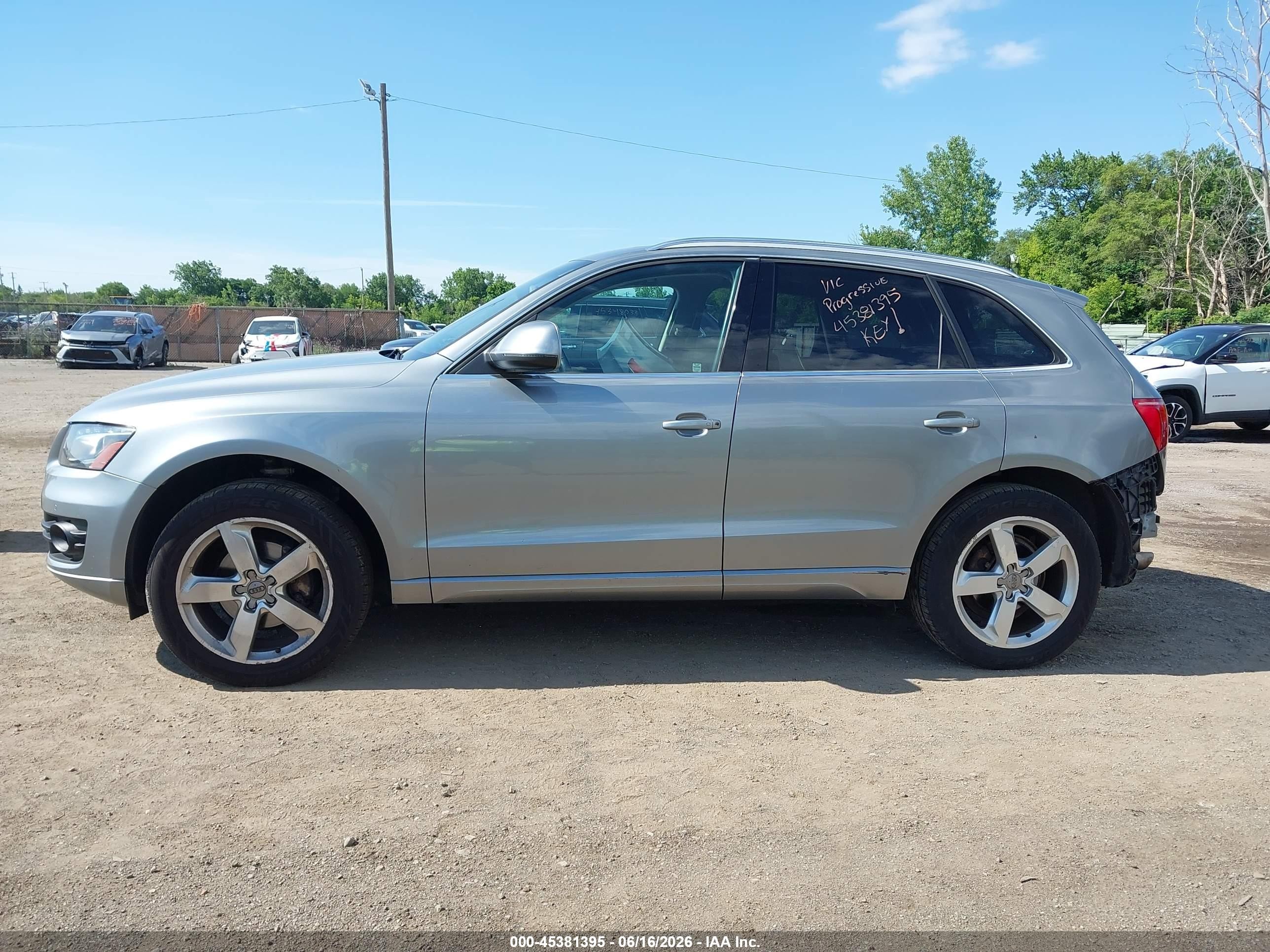 2010 Audi Q5 3.2 Premium Silver vin: WA1LKAFP1AA085356