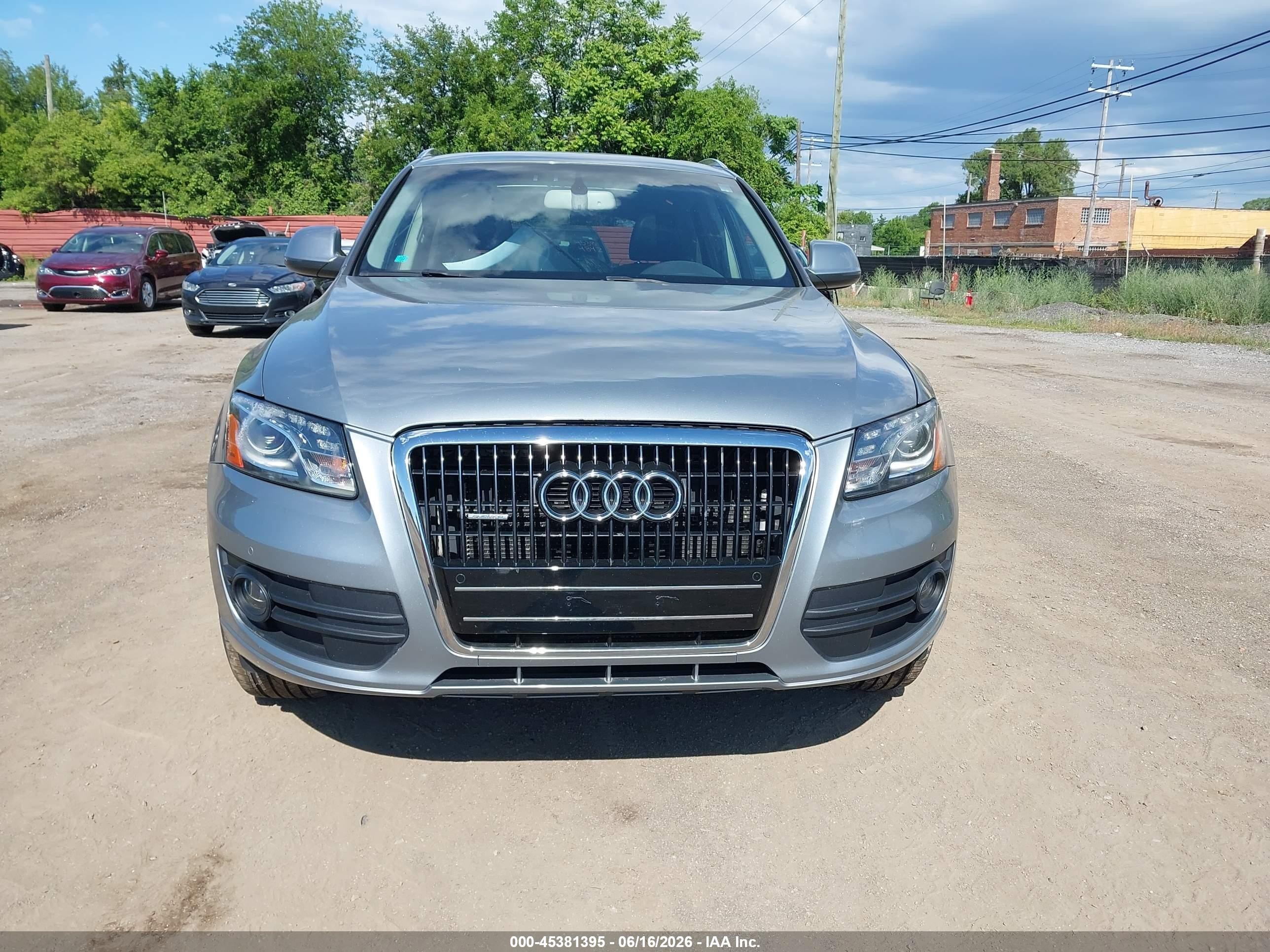 2010 Audi Q5 3.2 Premium Silver vin: WA1LKAFP1AA085356