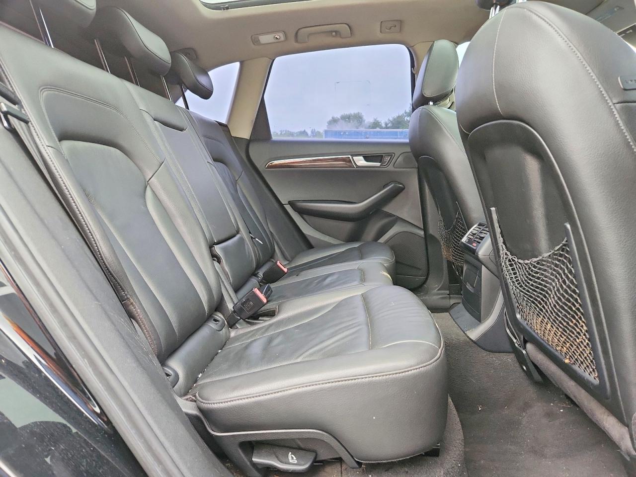 2010 Audi Q5 Premium Plus Черный vin: WA1LKAFP2AA030513