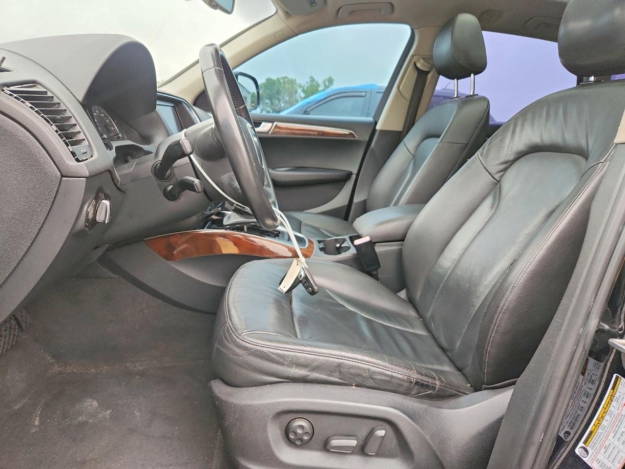 2010 Audi Q5 Premium Plus Черный vin: WA1LKAFP2AA030513