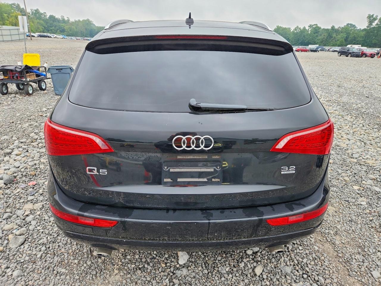 2010 Audi Q5 Premium Plus Черный vin: WA1LKAFP2AA030513