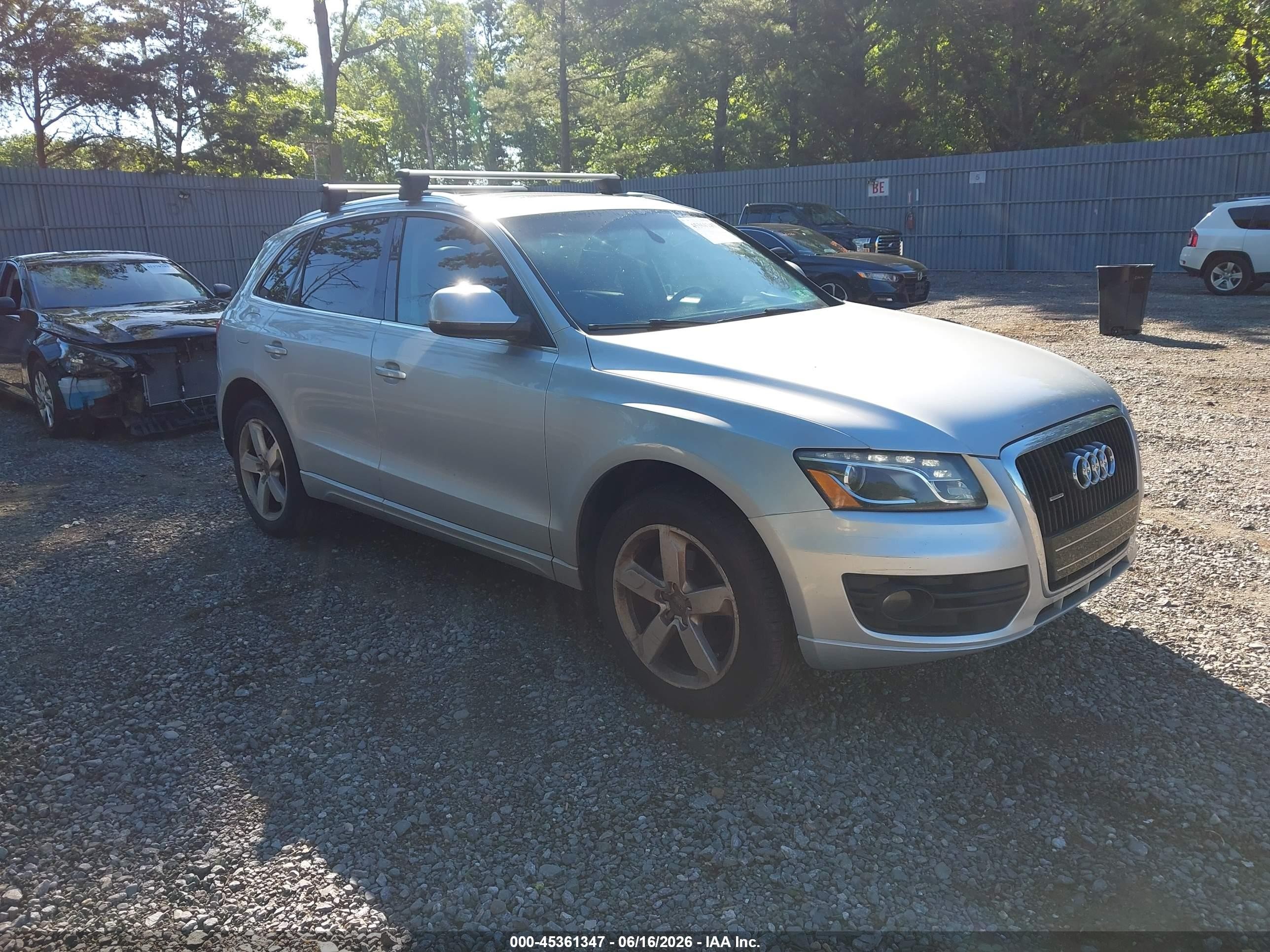 2010 Audi Q5 3.2 Premium Silver vin: WA1LKAFP2AA090095