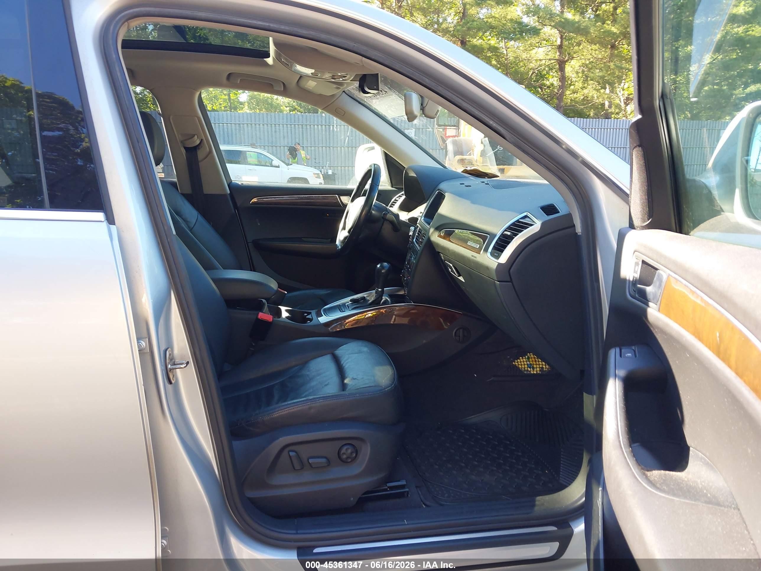 2010 Audi Q5 3.2 Premium Silver vin: WA1LKAFP2AA090095