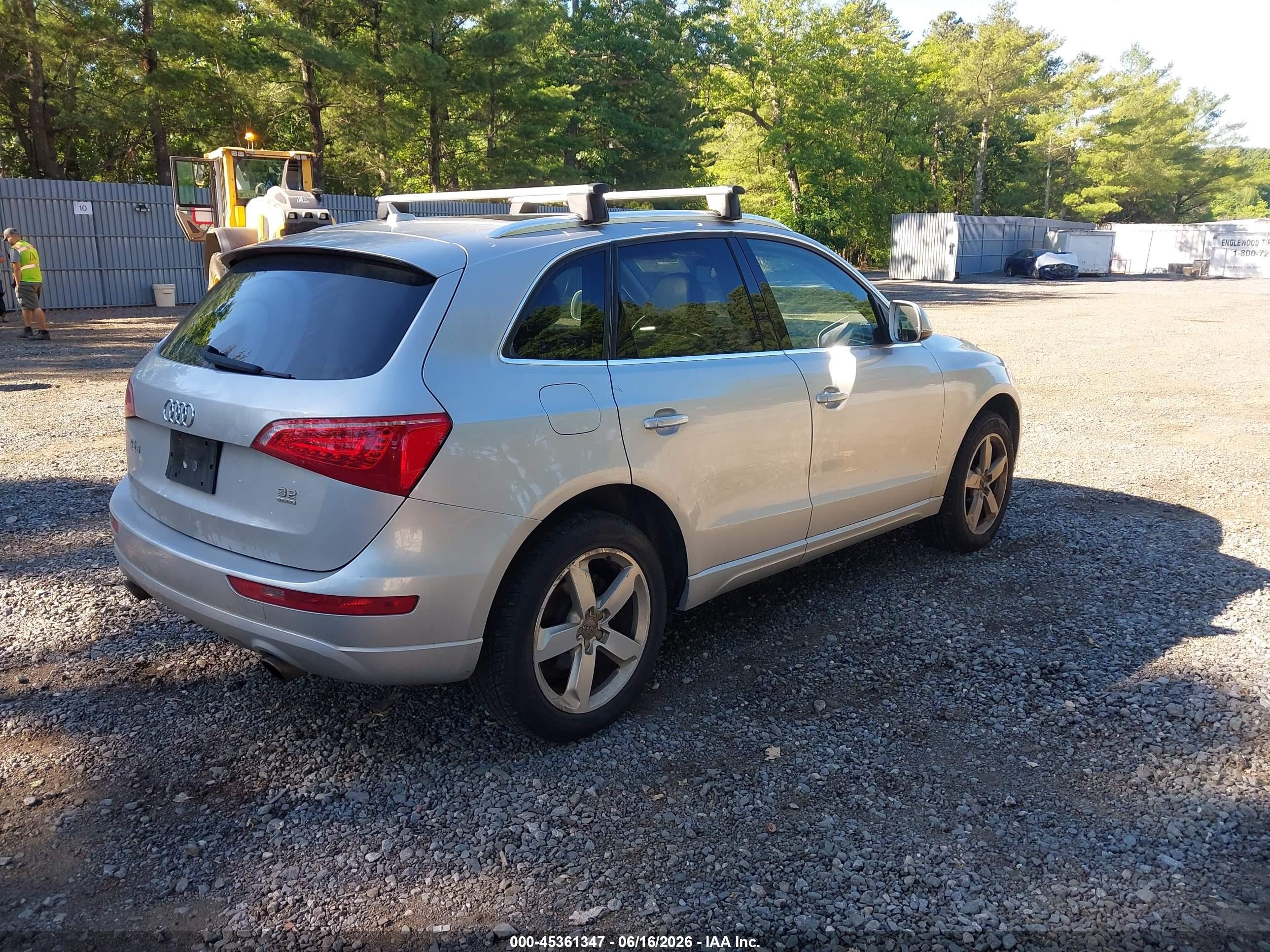 2010 Audi Q5 3.2 Premium Silver vin: WA1LKAFP2AA090095