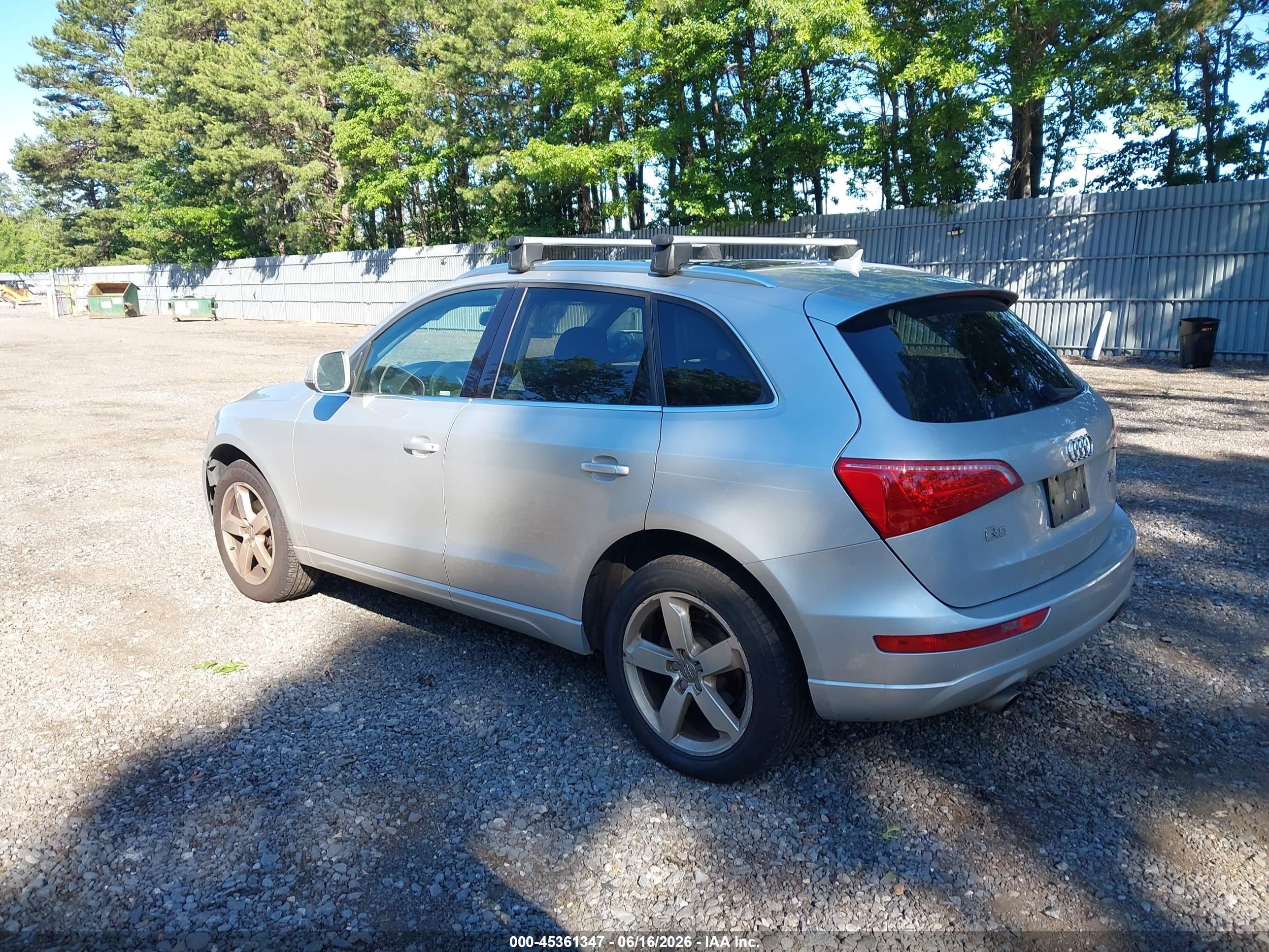 2010 Audi Q5 3.2 Premium Silver vin: WA1LKAFP2AA090095
