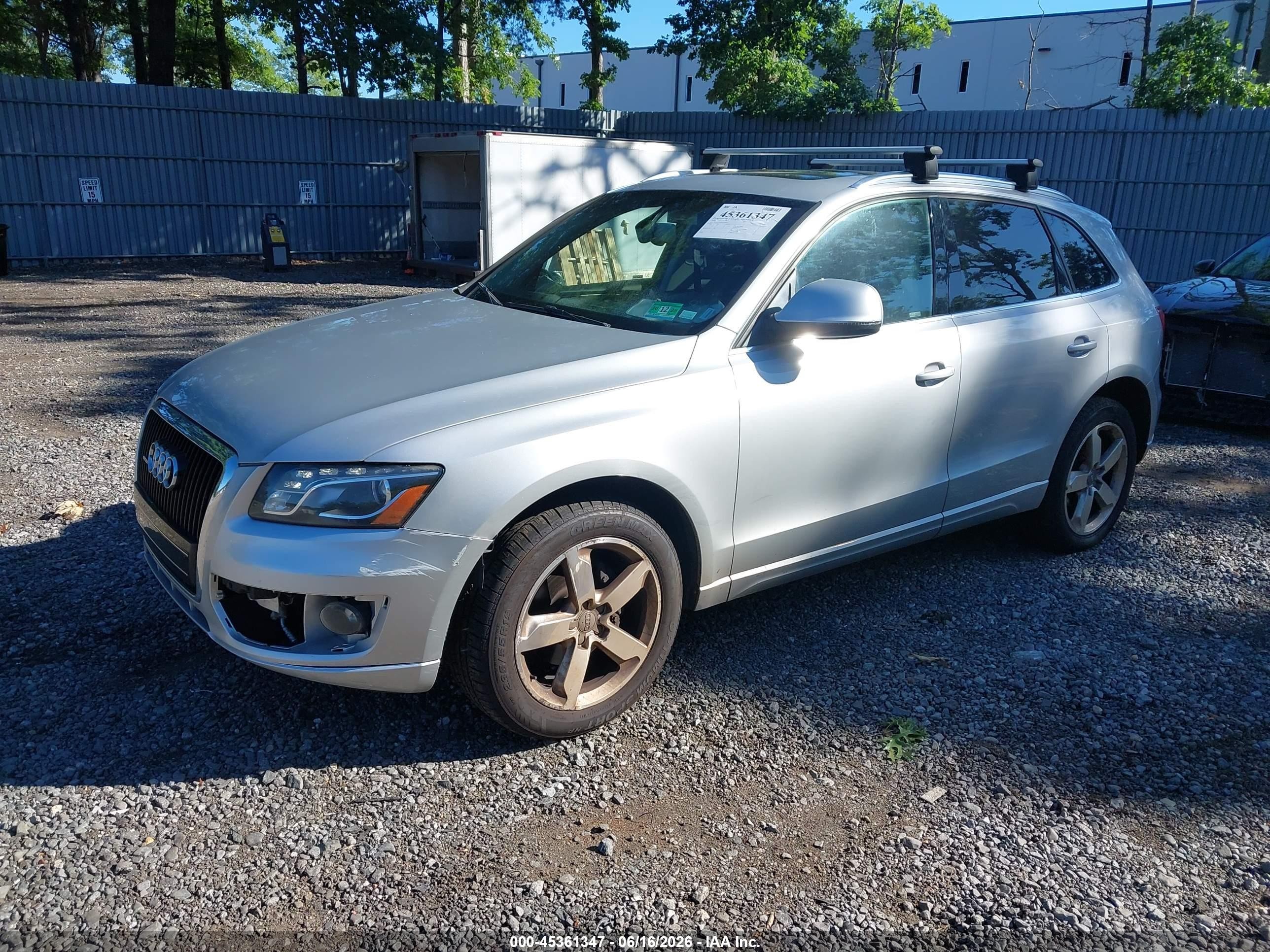 2010 Audi Q5 3.2 Premium Silver vin: WA1LKAFP2AA090095