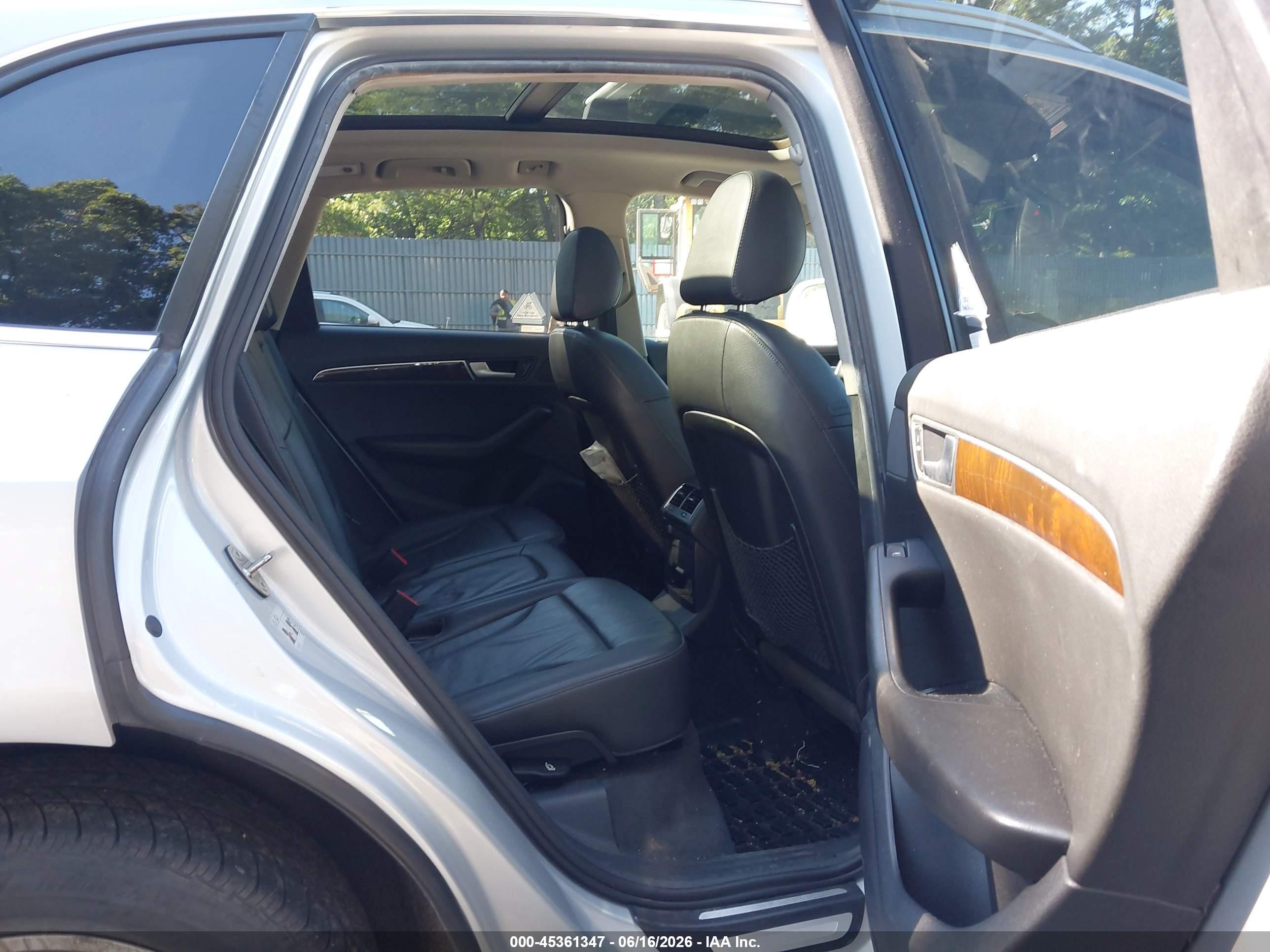 2010 Audi Q5 3.2 Premium Silver vin: WA1LKAFP2AA090095