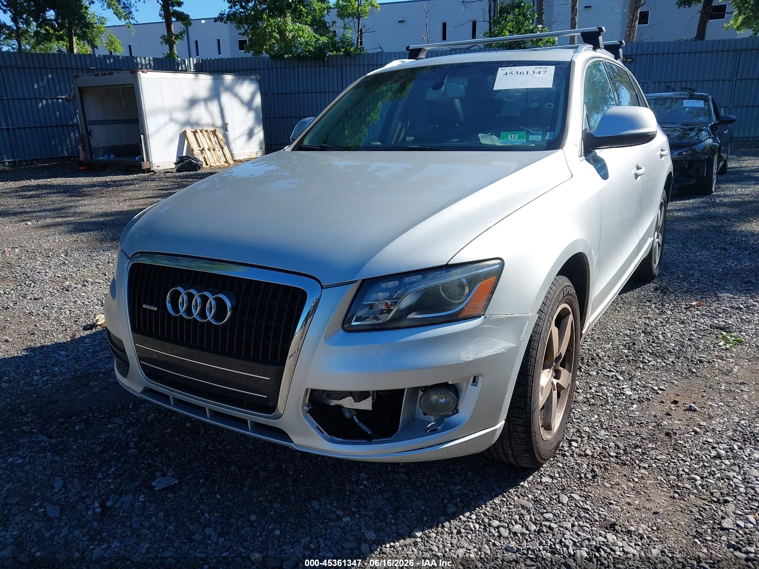2010 Audi Q5 3.2 Premium Silver vin: WA1LKAFP2AA090095