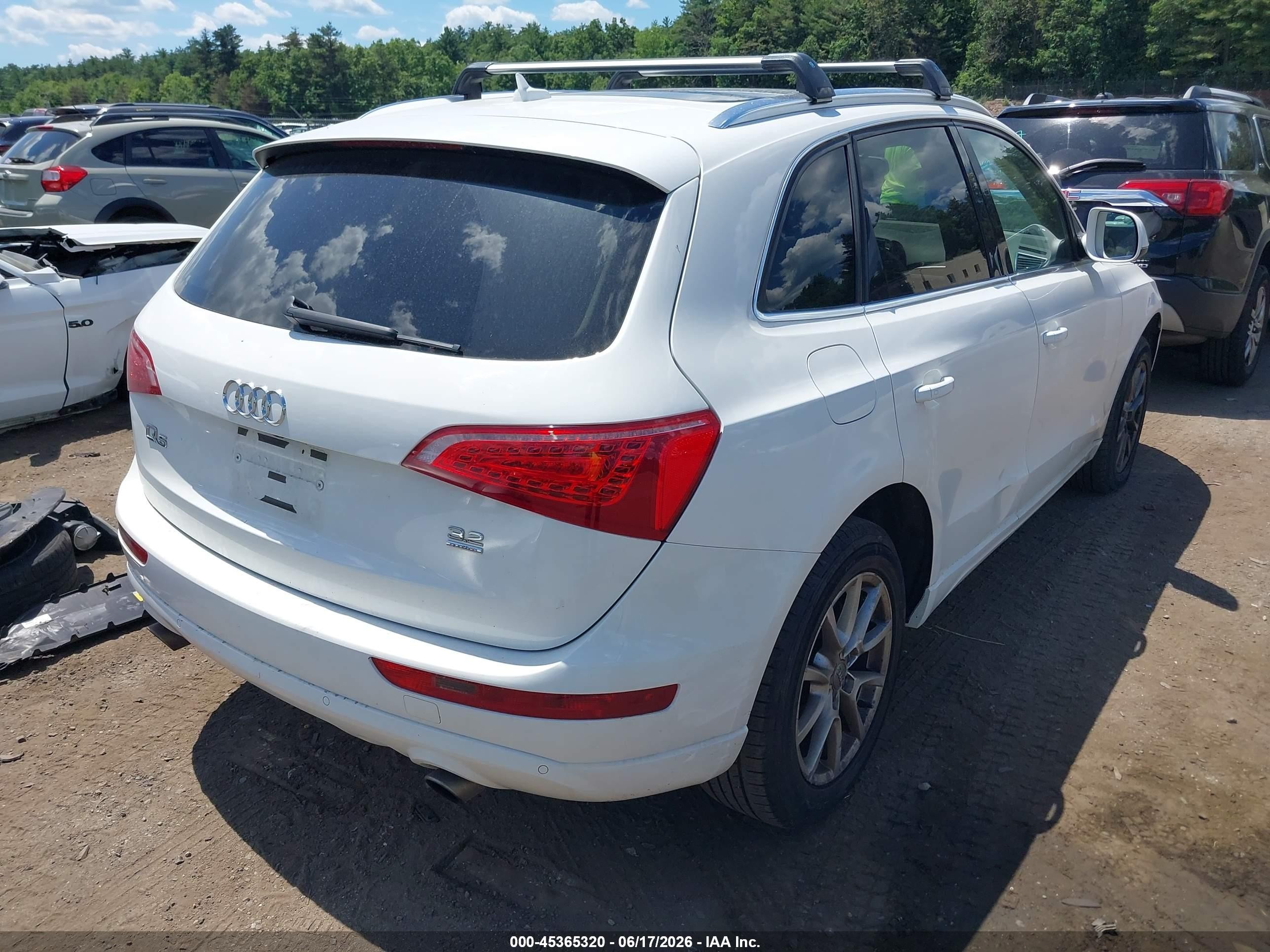 2010 Audi Q5 3.2 Premium White vin: WA1LKAFP2AA095765